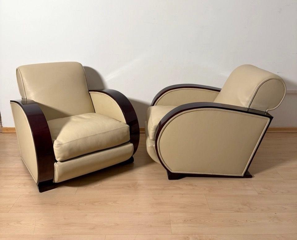 Pair of Art Deco Club Chairs, Cream Leather, Lacquered Wood, France circa 1930 For Sale 1