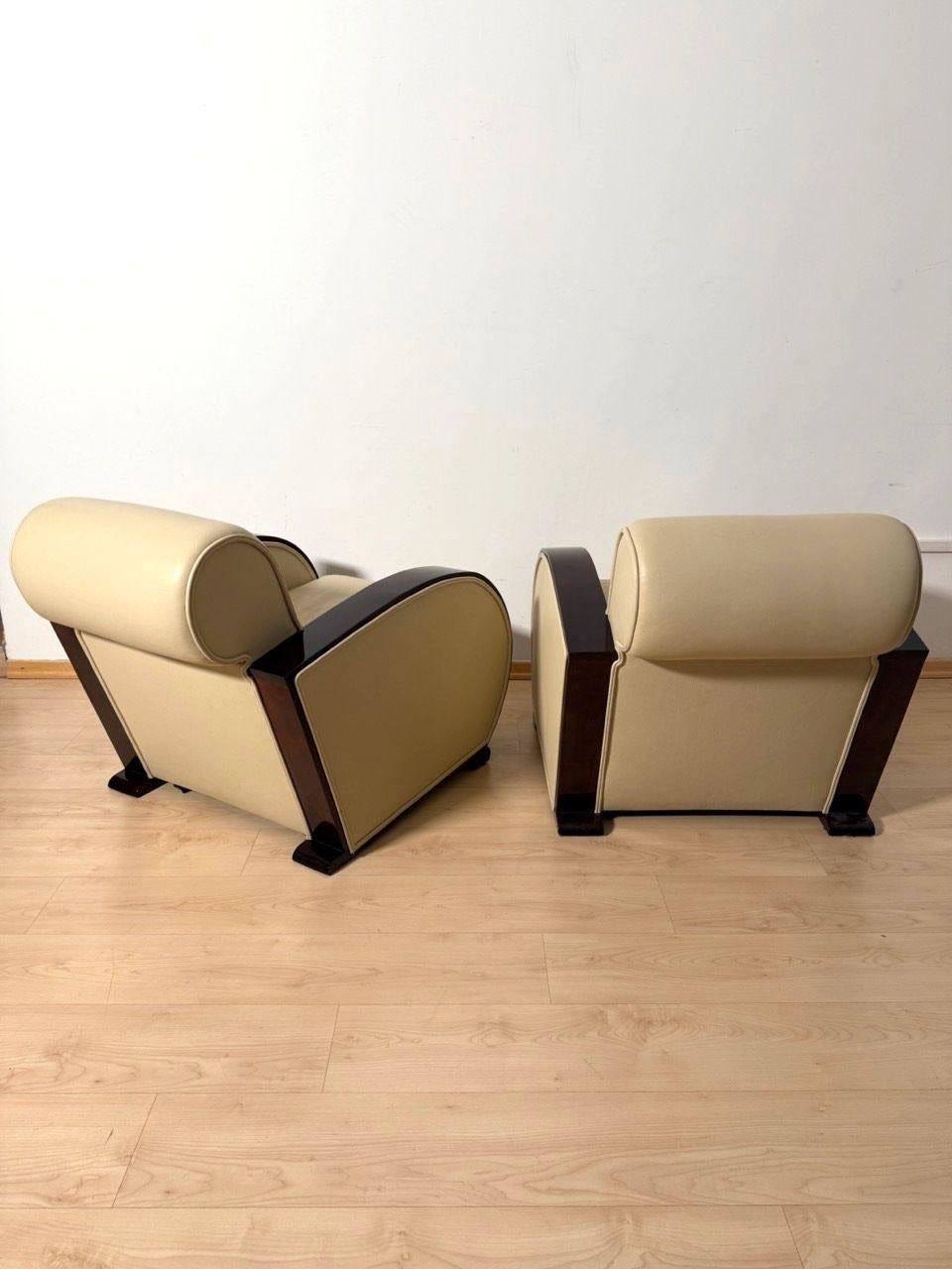 Pair of Art Deco Club Chairs, Cream Leather, Lacquered Wood, France circa 1930 For Sale 3