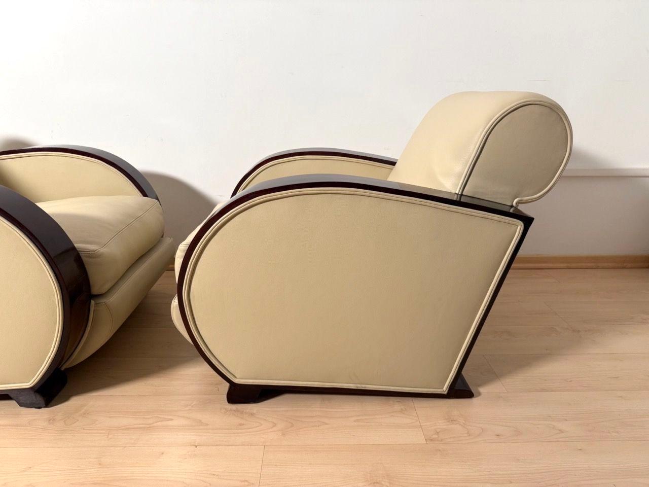 Pair of Art Deco Club Chairs, Cream Leather, Lacquered Wood, France circa 1930 For Sale 4