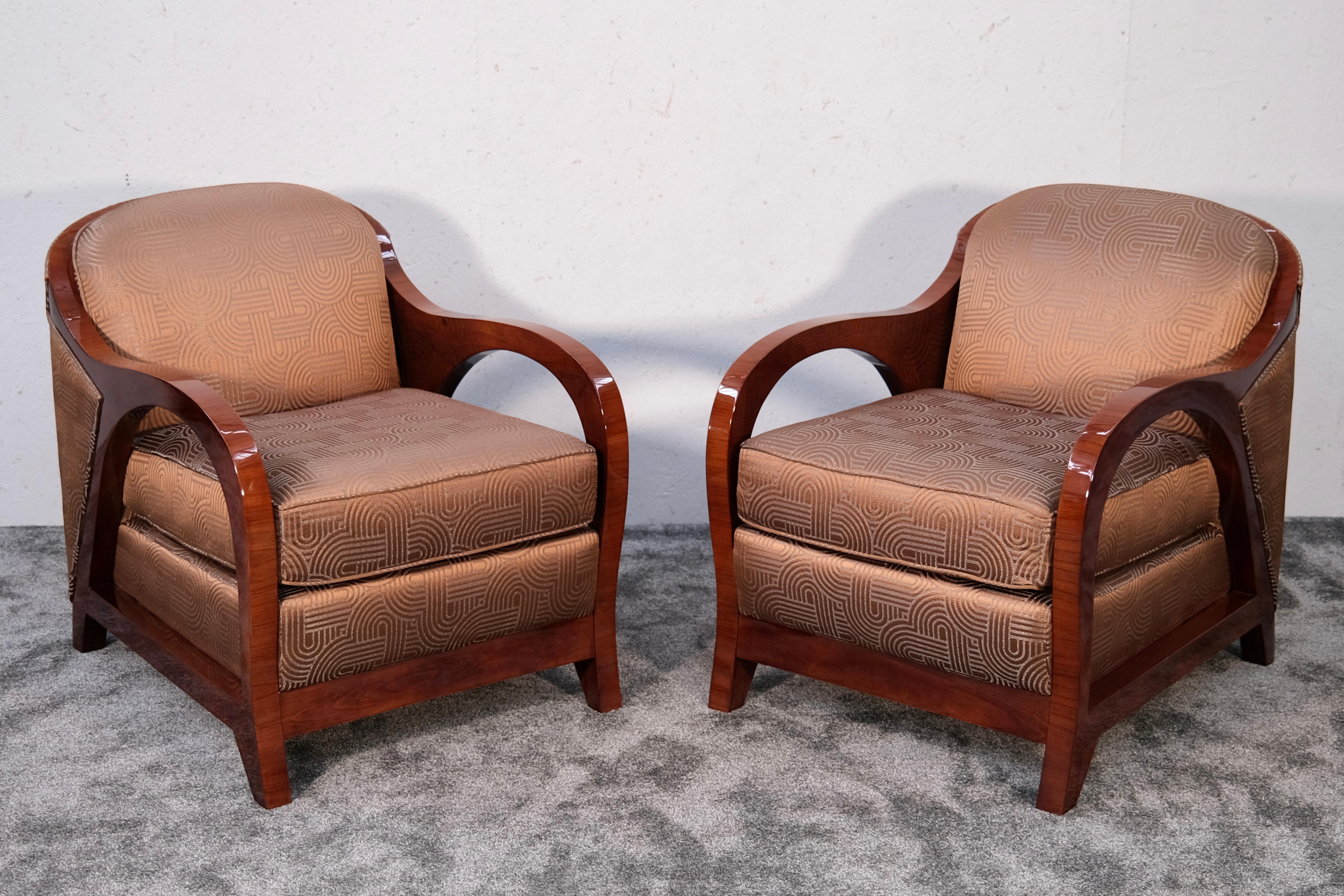 Pair of Original Art Deco Armchairs – Elegance and Comfort from 1930s France

A true embodiment of Art Deco elegance, this stunning pair of French armchairs from the 1930s seamlessly combines sculptural beauty with luxurious comfort. The design