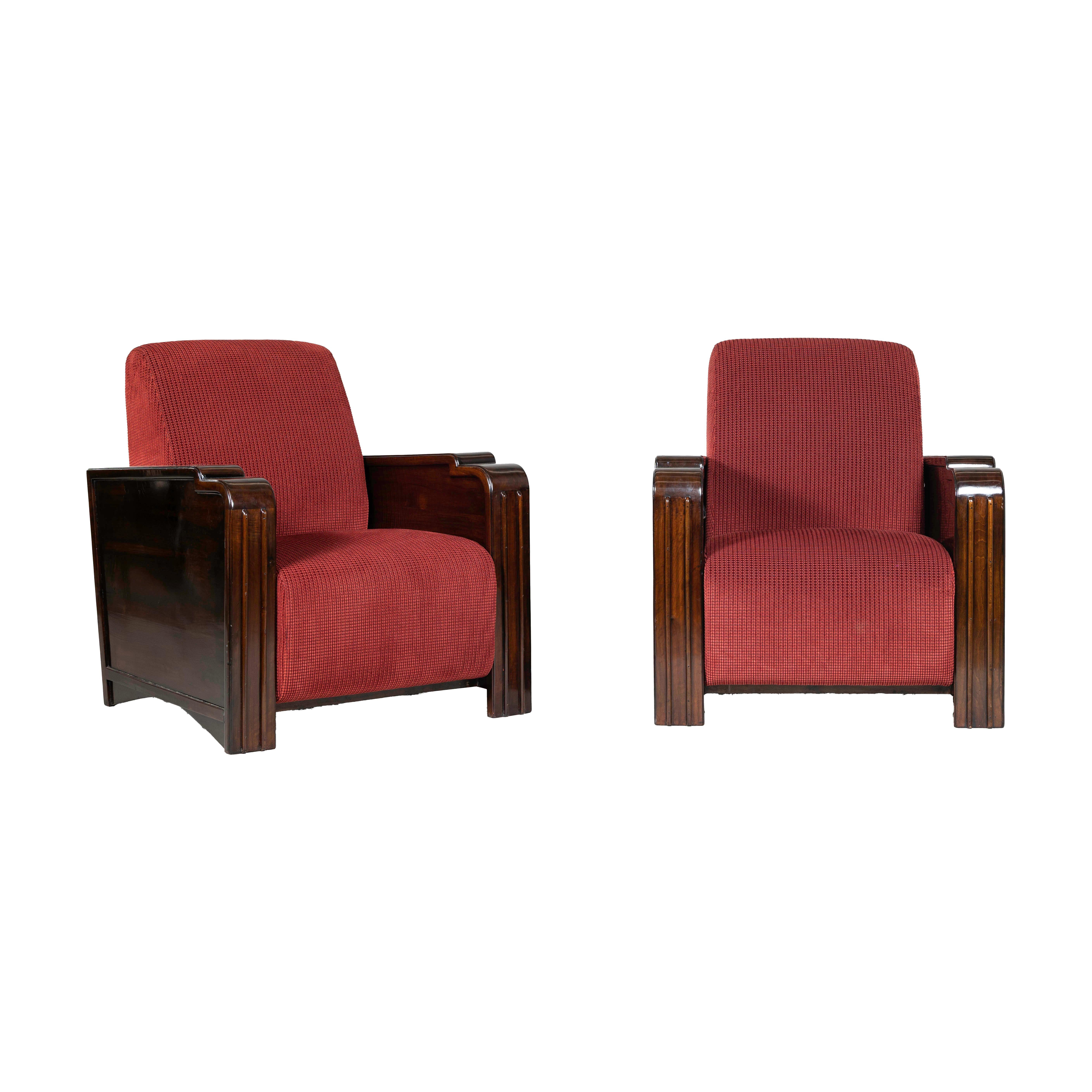 Coppia di poltrone Club Art Carved con braccioli in Wood intagliato e tappezzeria bordeaux in vendita 4