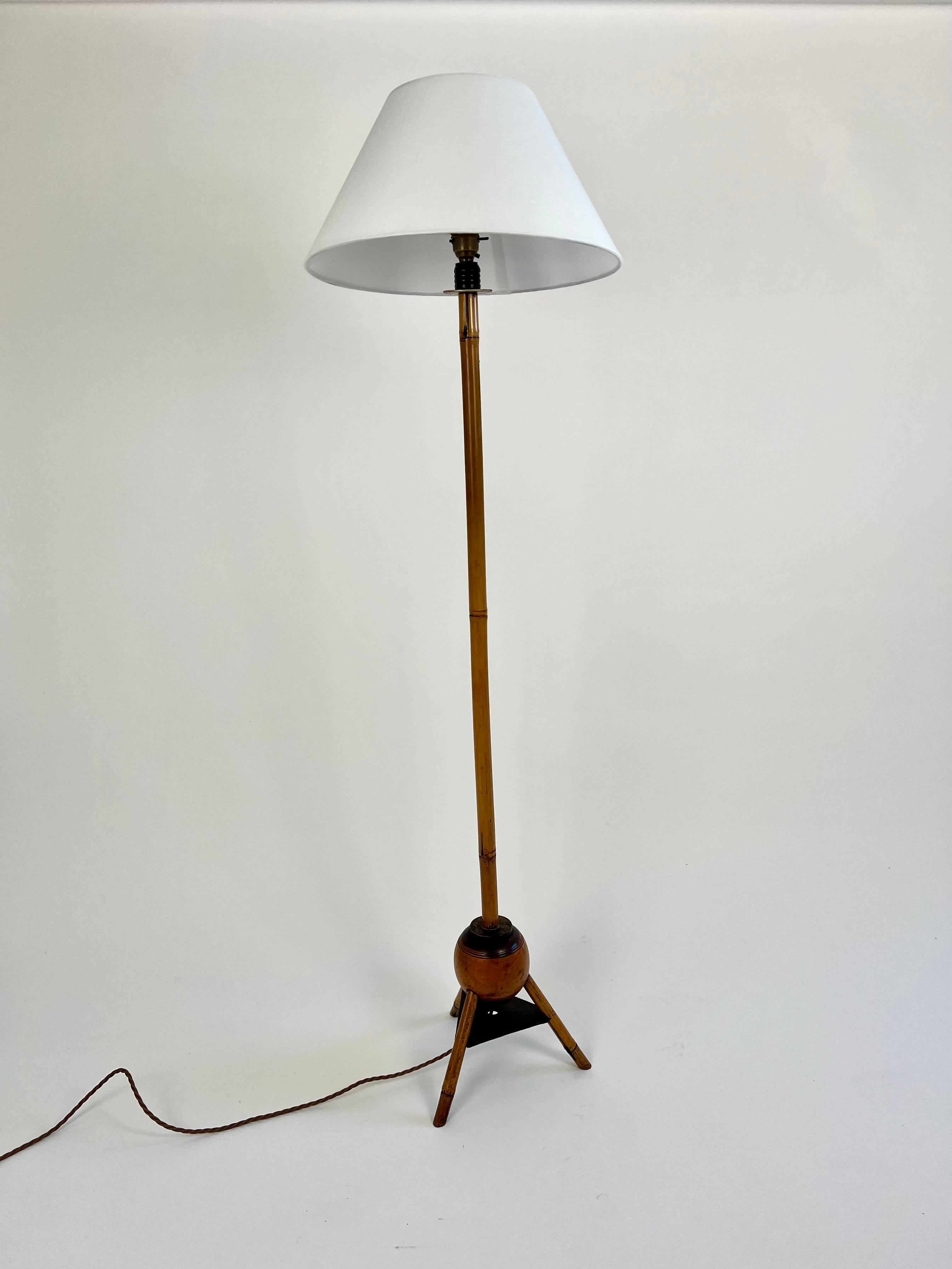 Paire de lampes de sol en bambou de style colonial art déco en vente 9