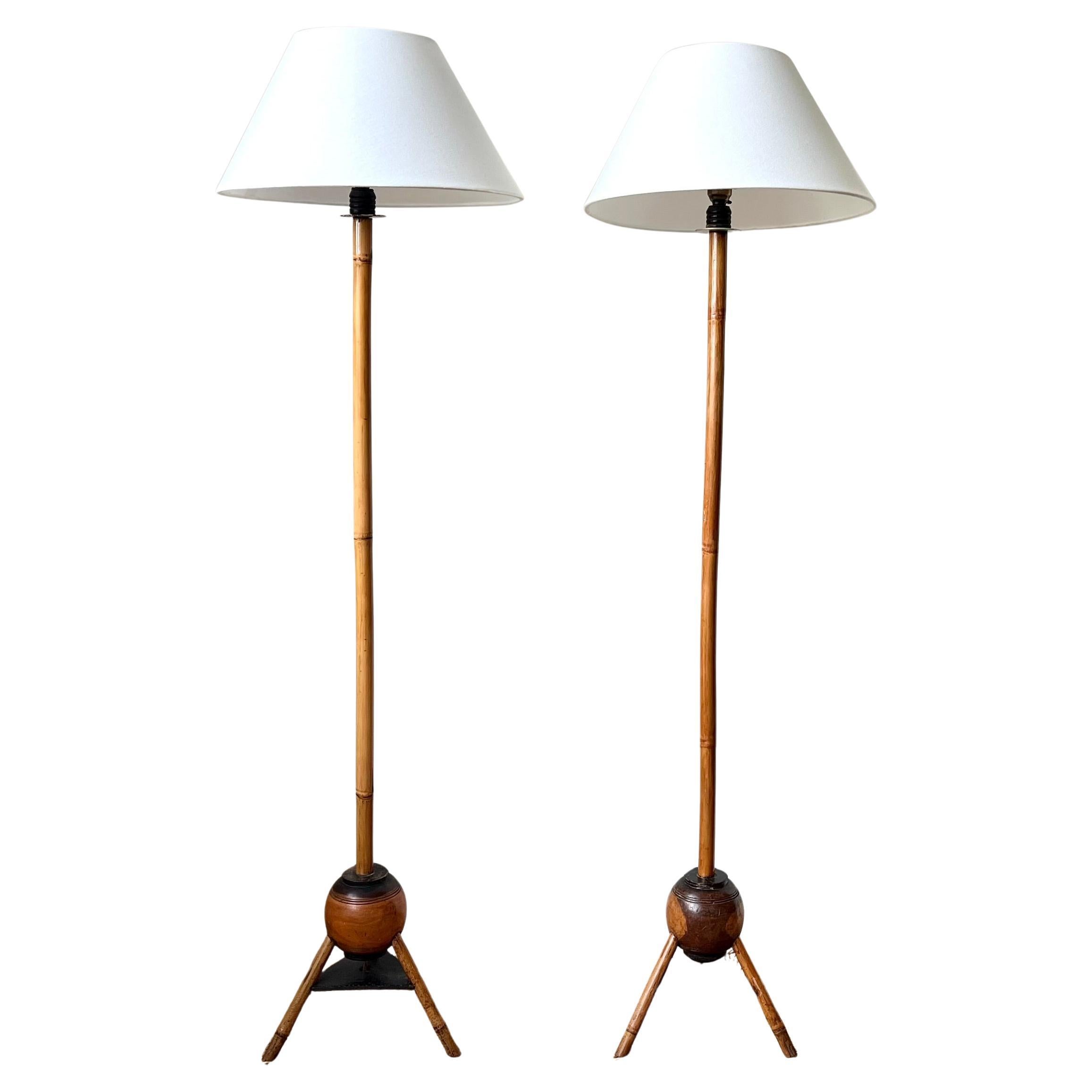 Coppia di lampade da terra in bambù in stile art deco coloniale
