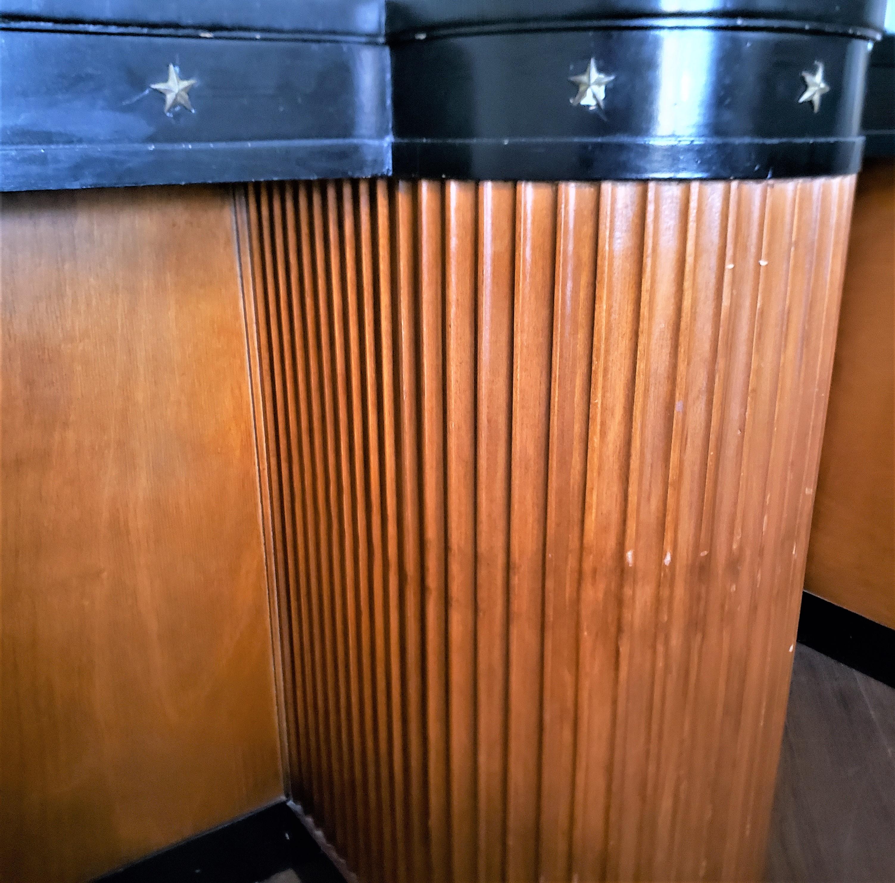 Coppia di tavolini o stand a colonna in stile Art Deco con piani a specchio in vendita 5