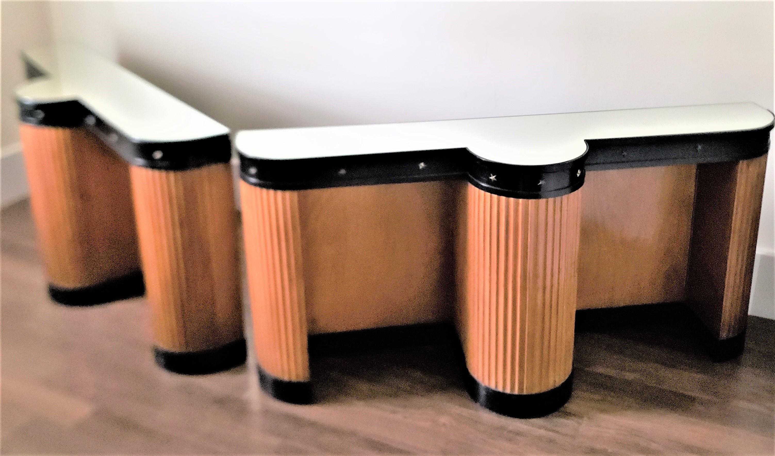 Coppia di tavolini o stand a colonna in stile Art Deco con piani a specchio in vendita 7