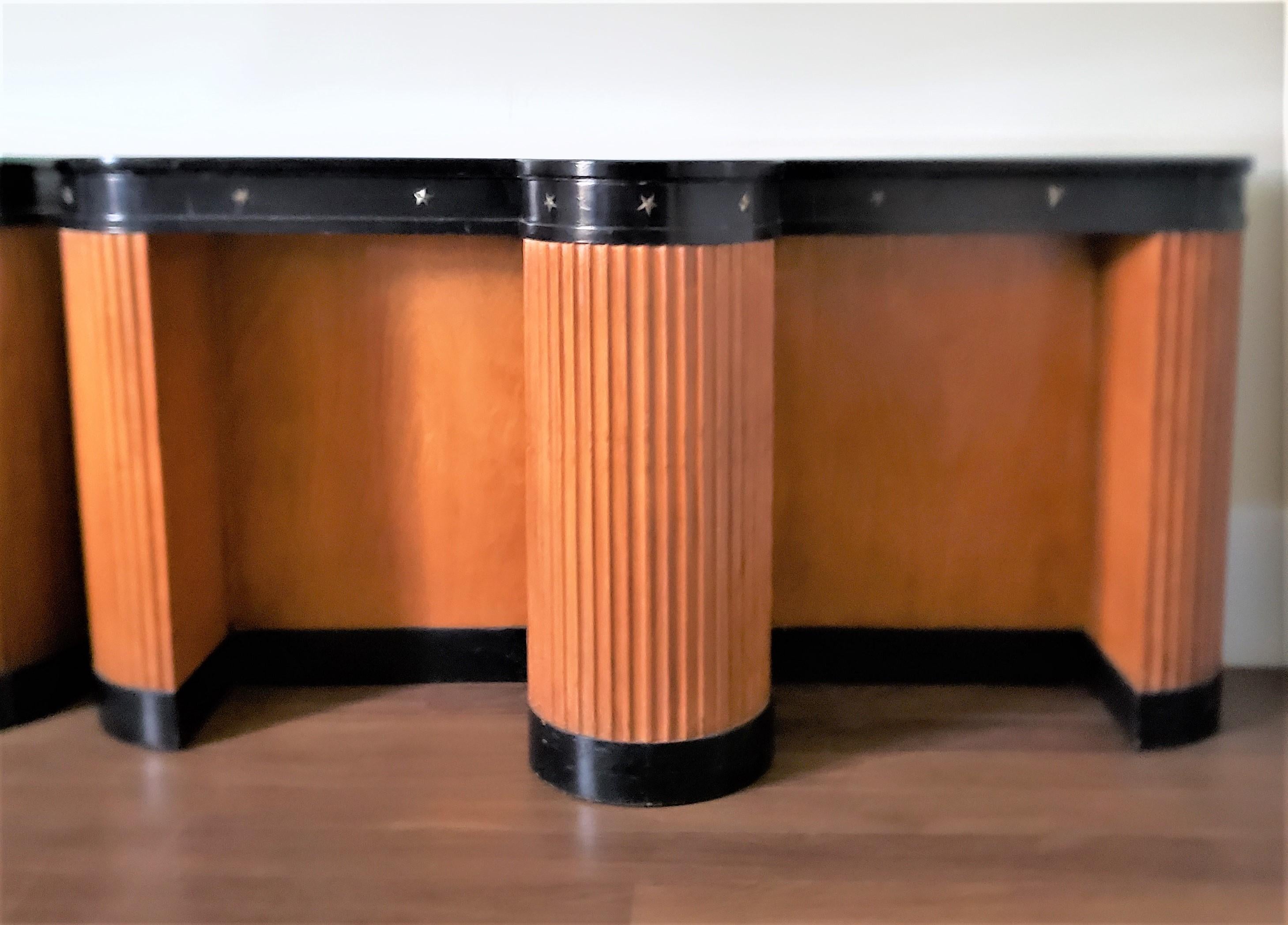 Coppia di tavolini o stand a colonna in stile Art Deco con piani a specchio In condizioni buone in vendita a Hamilton, Ontario