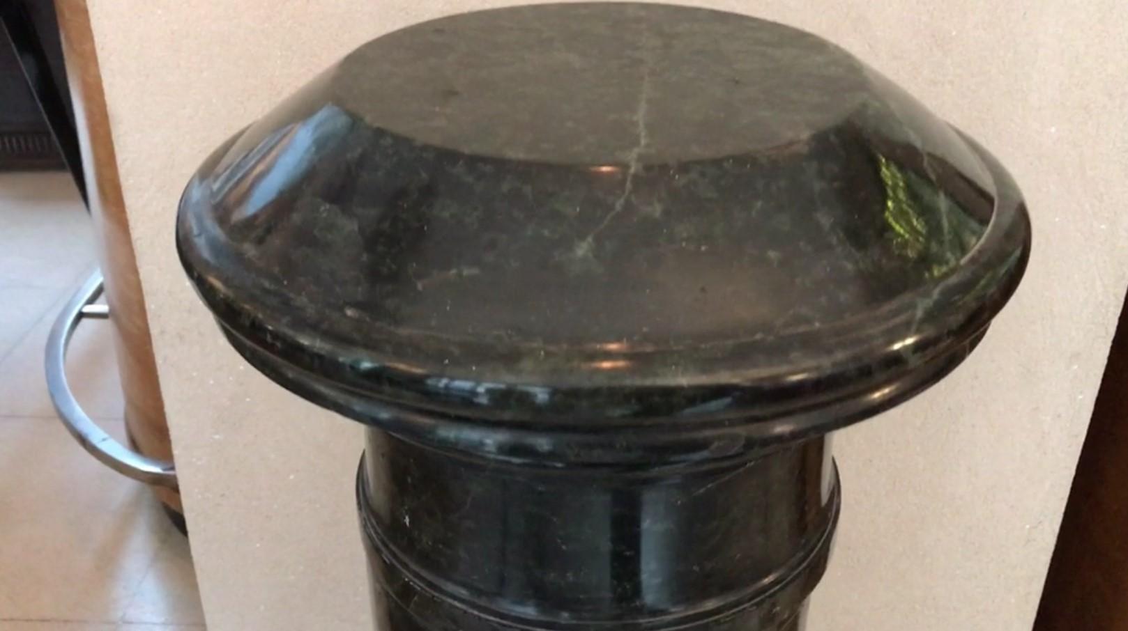 Ein Paar Art-Déco-Säulen aus Marmor, 1930, französisch (Französisch) im Angebot