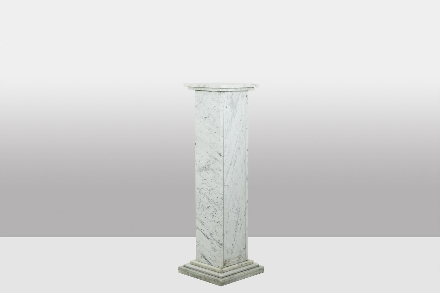Paar Art-Déco-Säulen aus weißem Marmor, 20. Jahrhundert im Angebot 3