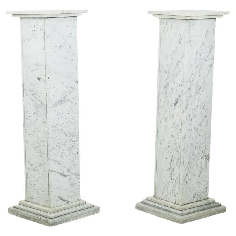 Paire de colonnes Art déco en marbre blanc, 20e siècle