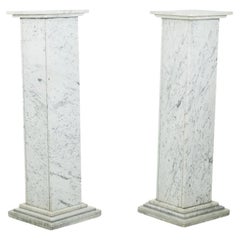 Paire de colonnes Art déco en marbre blanc, 20e siècle