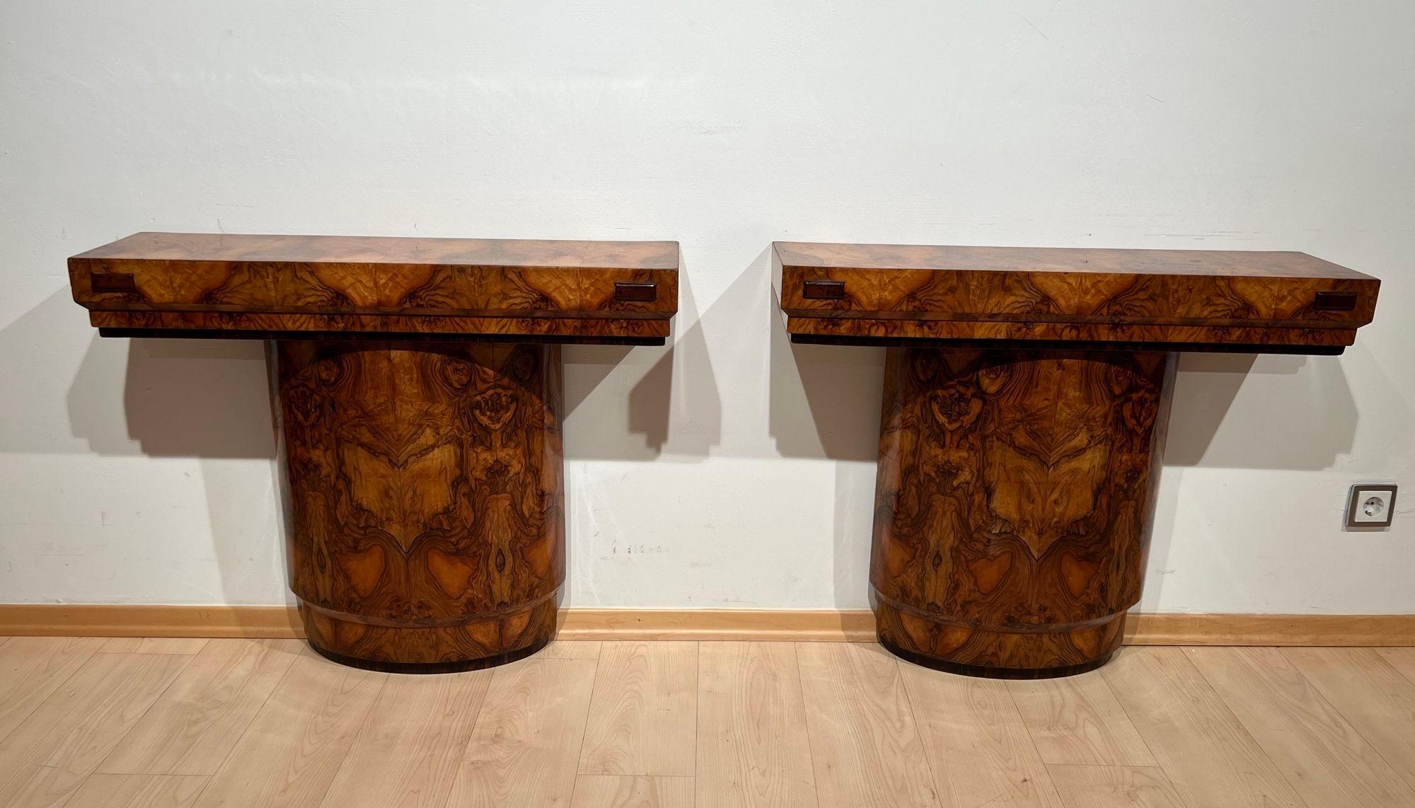 Pair of Art Deco Console Tables, Walnut Veneer and Macassar, France circa 1930 For Sale 4