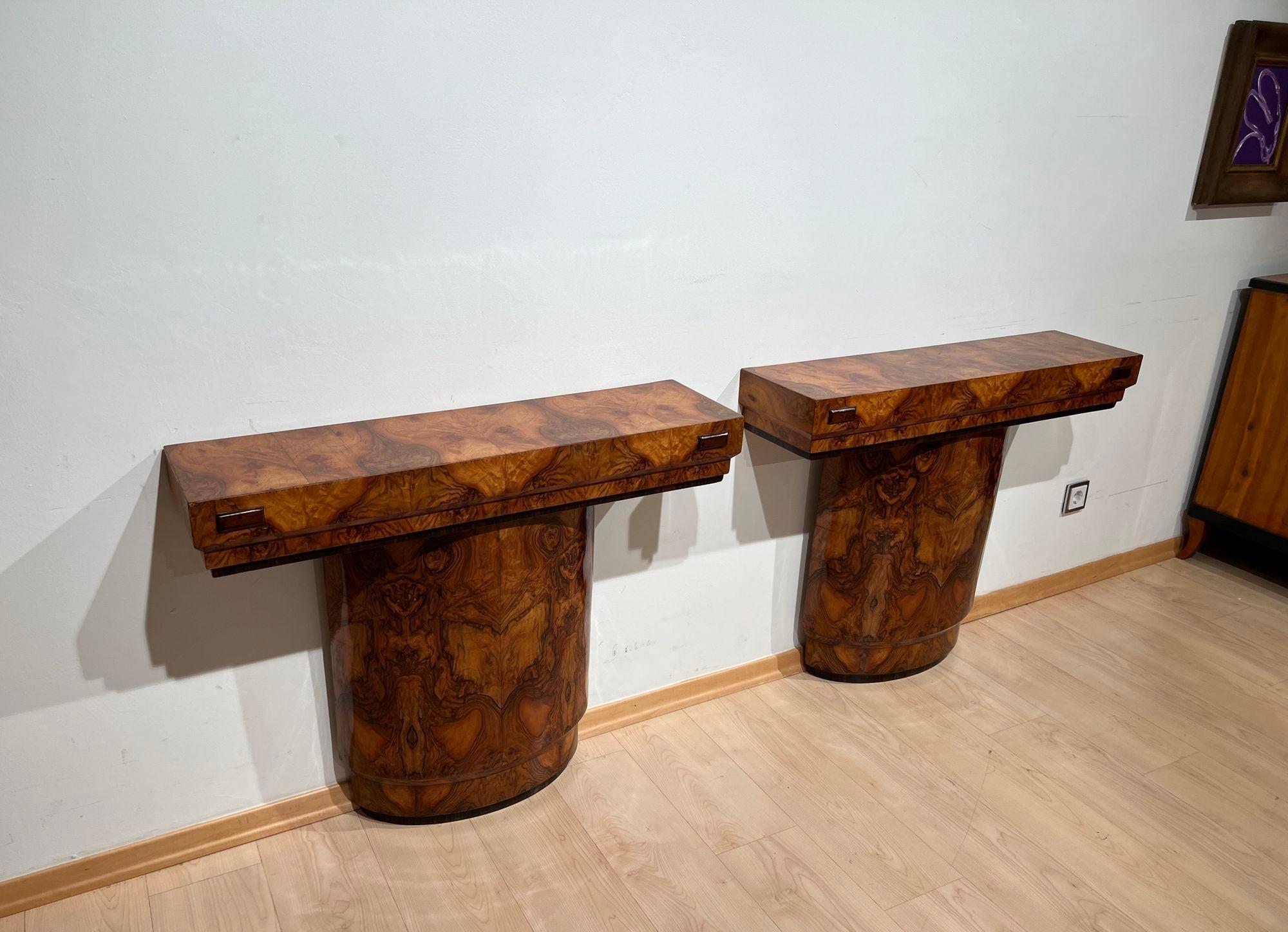 Pair of Art Deco Console Tables, Walnut Veneer and Macassar, France circa 1930 For Sale 5