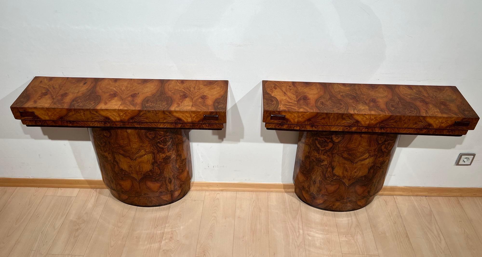 Fine Pair of original Art Deco console tables from France around 1930.
Very beautiful book-matched walnut veneer on convex front and low depth of the shelf.
Polished to a high gloss polished surface.
Veneered in Macassar underneath the top and base.