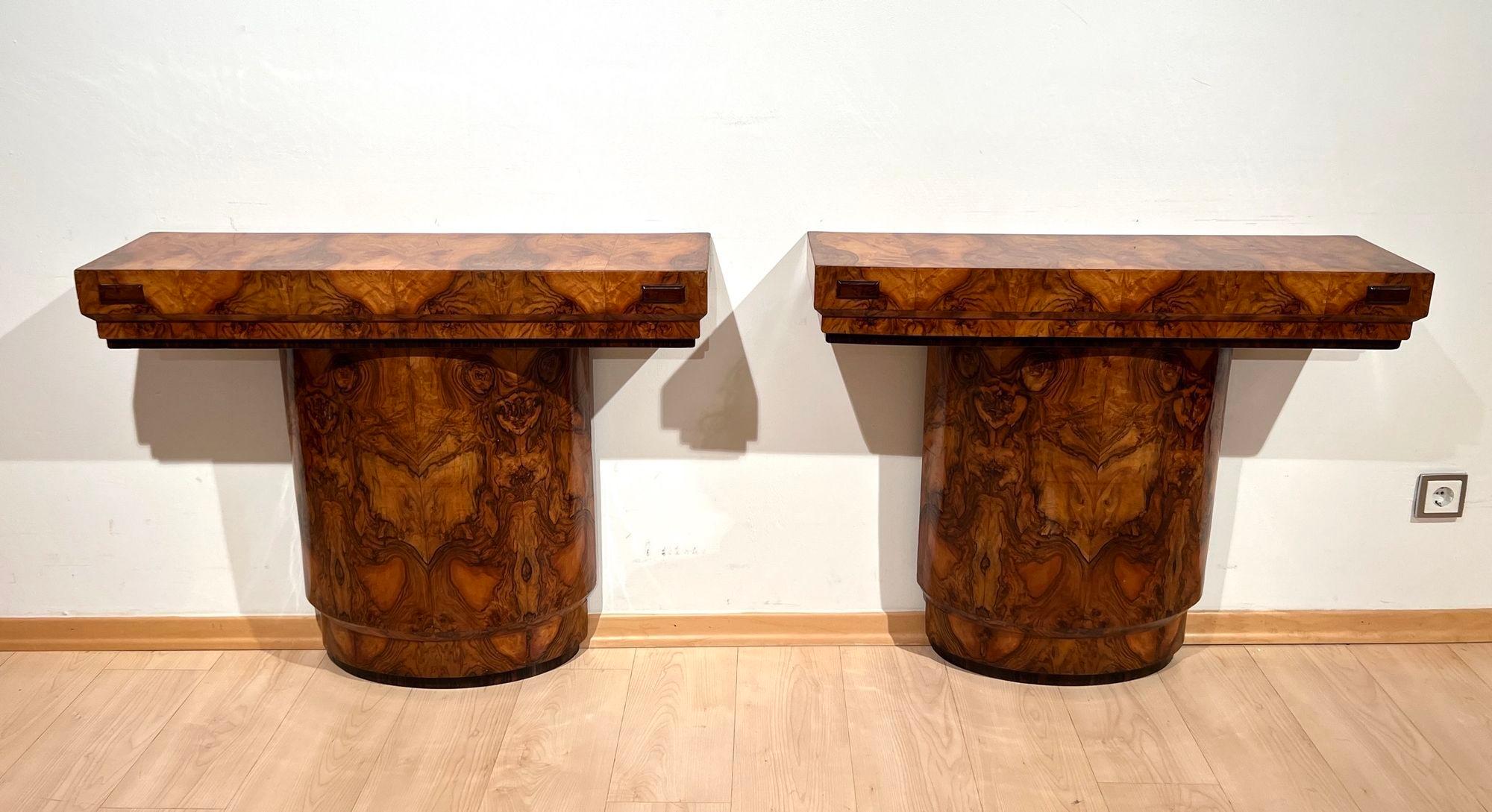Pair of Art Deco Console Tables, Walnut Veneer and Macassar, France circa 1930 For Sale 3
