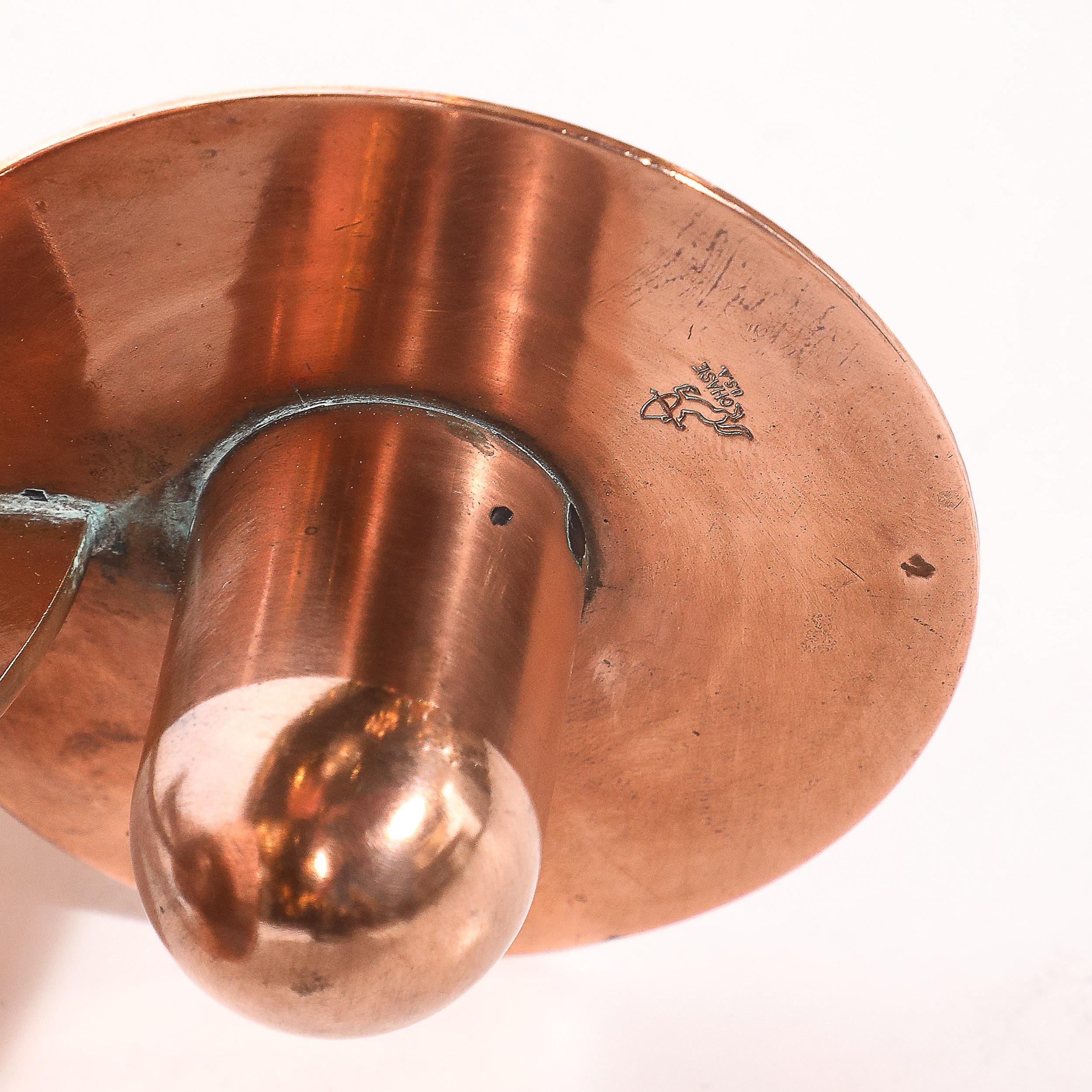 Paar Art-Deco-Kupfer-Kerzenhalter von Walter Von Nessen signiert Chase im Angebot 10