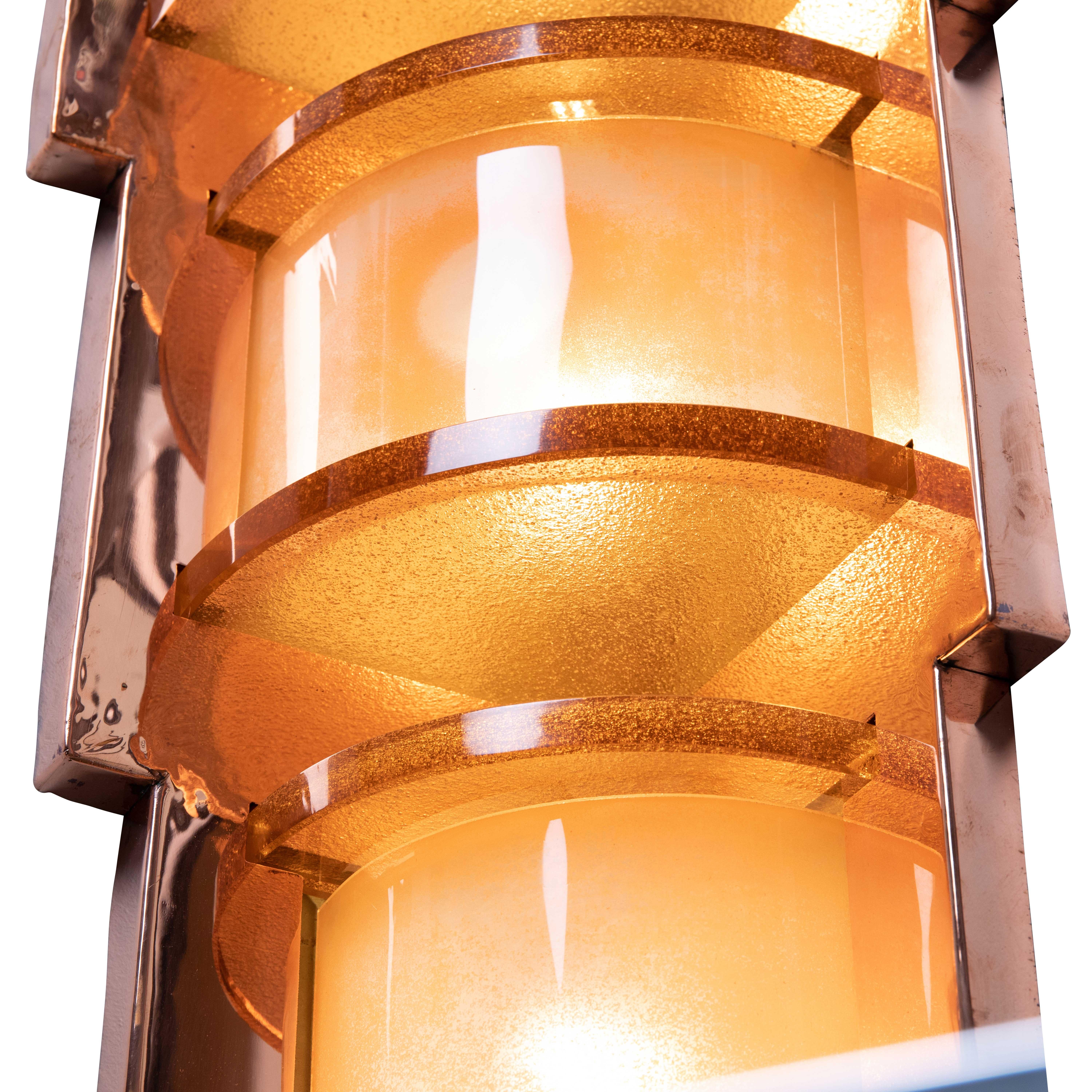 Francese Coppia di lampade ad angolo Art Deco, rame lucido, vetro sabbiato in vendita