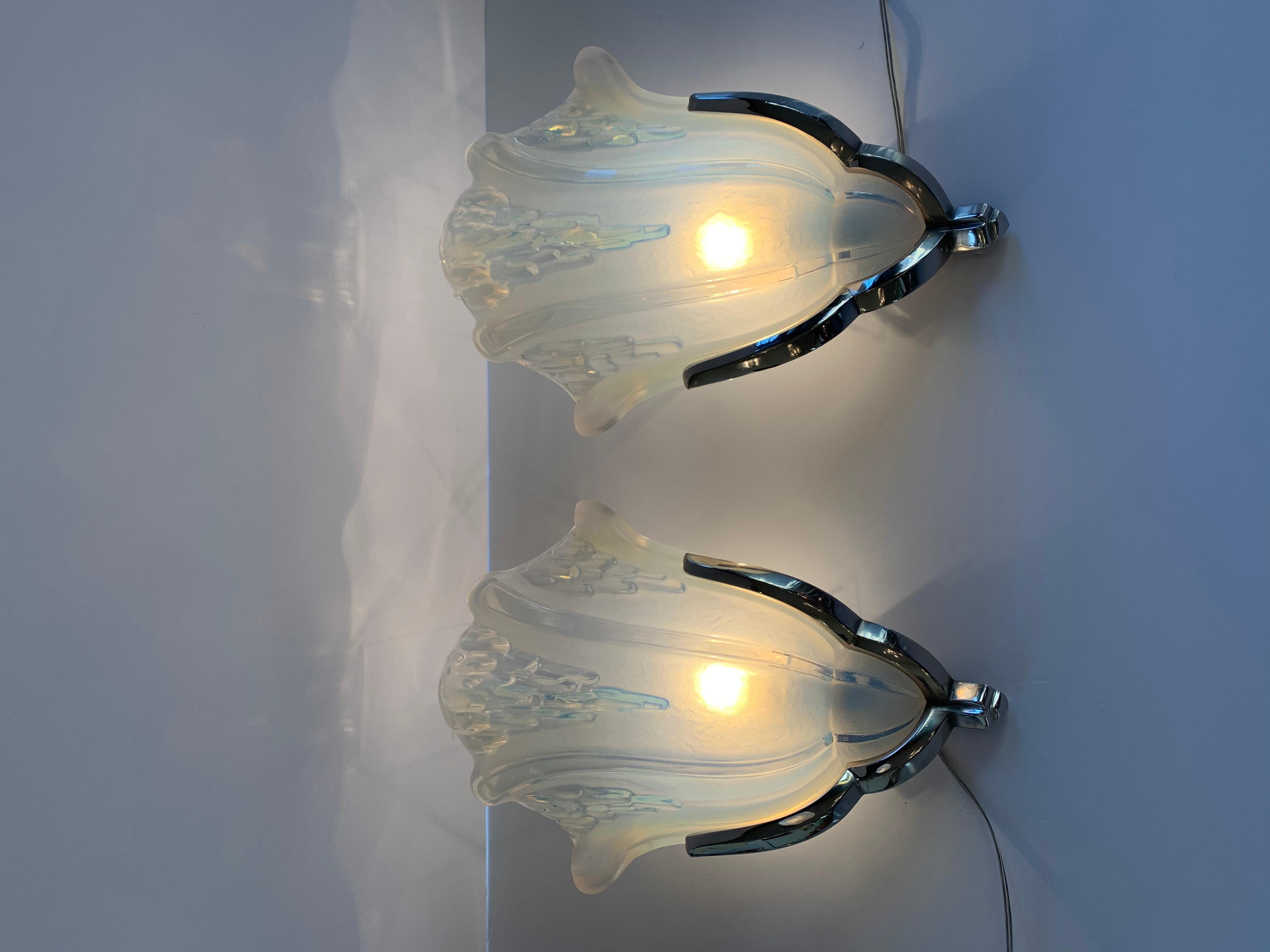 Pair of Art Deco corner sconces Signed Ezan France (Jean Gauthier)

 Period 1930

 Molded-pressed opalescent glass with 