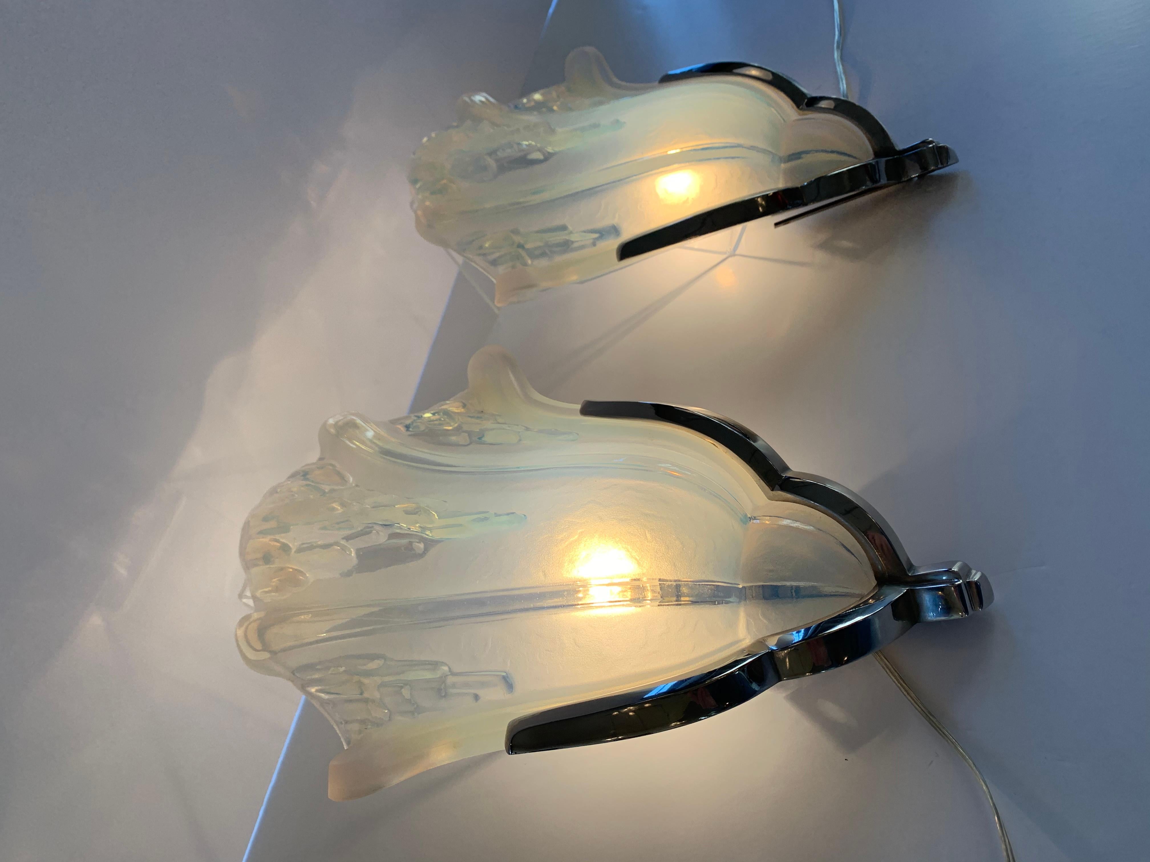 Pair of Art Deco Corner Sconces Signed Ezan France 'Art Deco Wall Lights, 1930' In Excellent Condition For Sale In Saint-Gilles, BE
