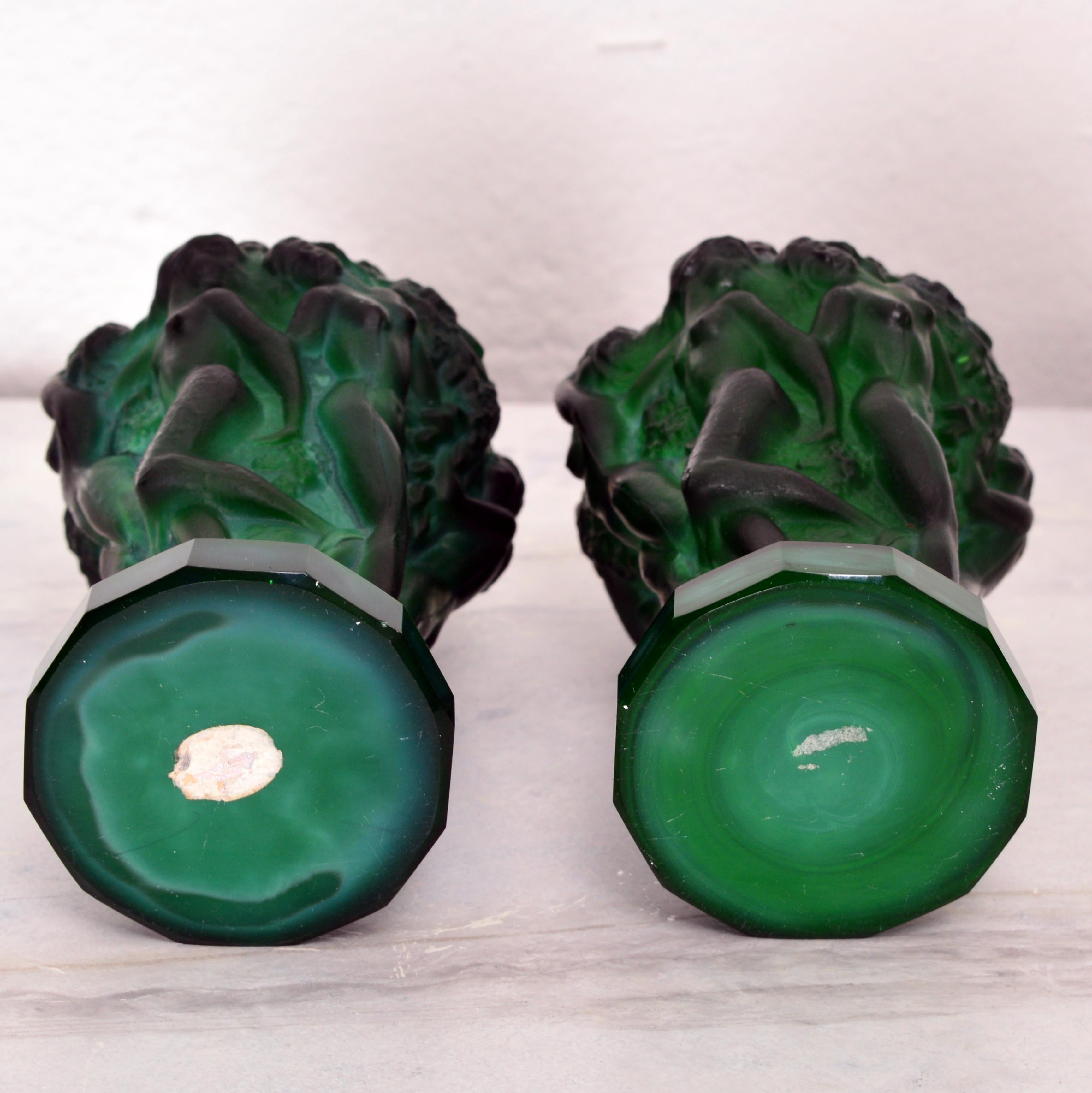 Pair of Art Deco Curt Schlevogt Green Malachite Glass Nude Grape Picker Vases In Good Condition For Sale In Stockholm, SE