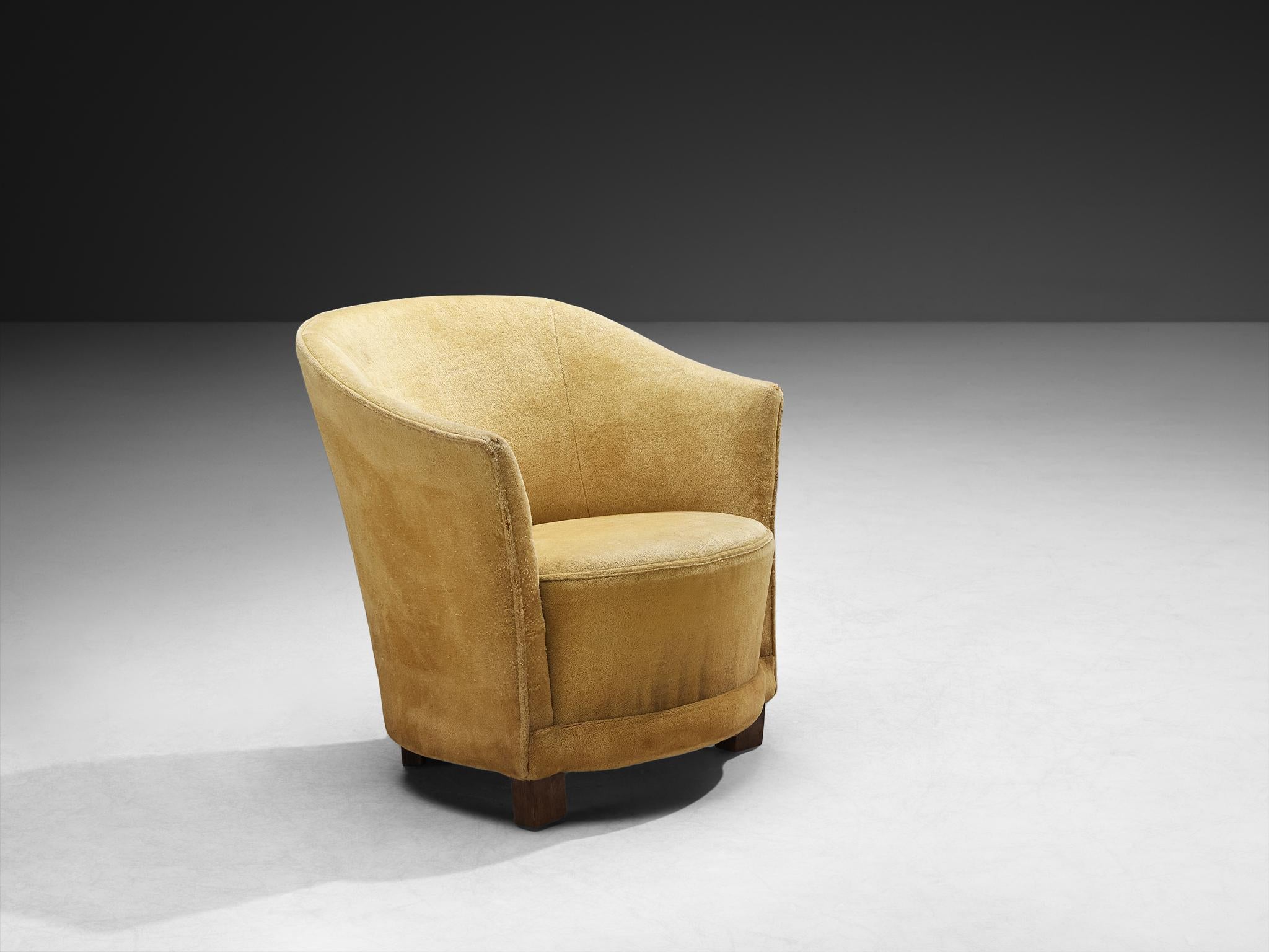 Pareja de sillones curvados Art Decó en tela beige camel Tela en venta