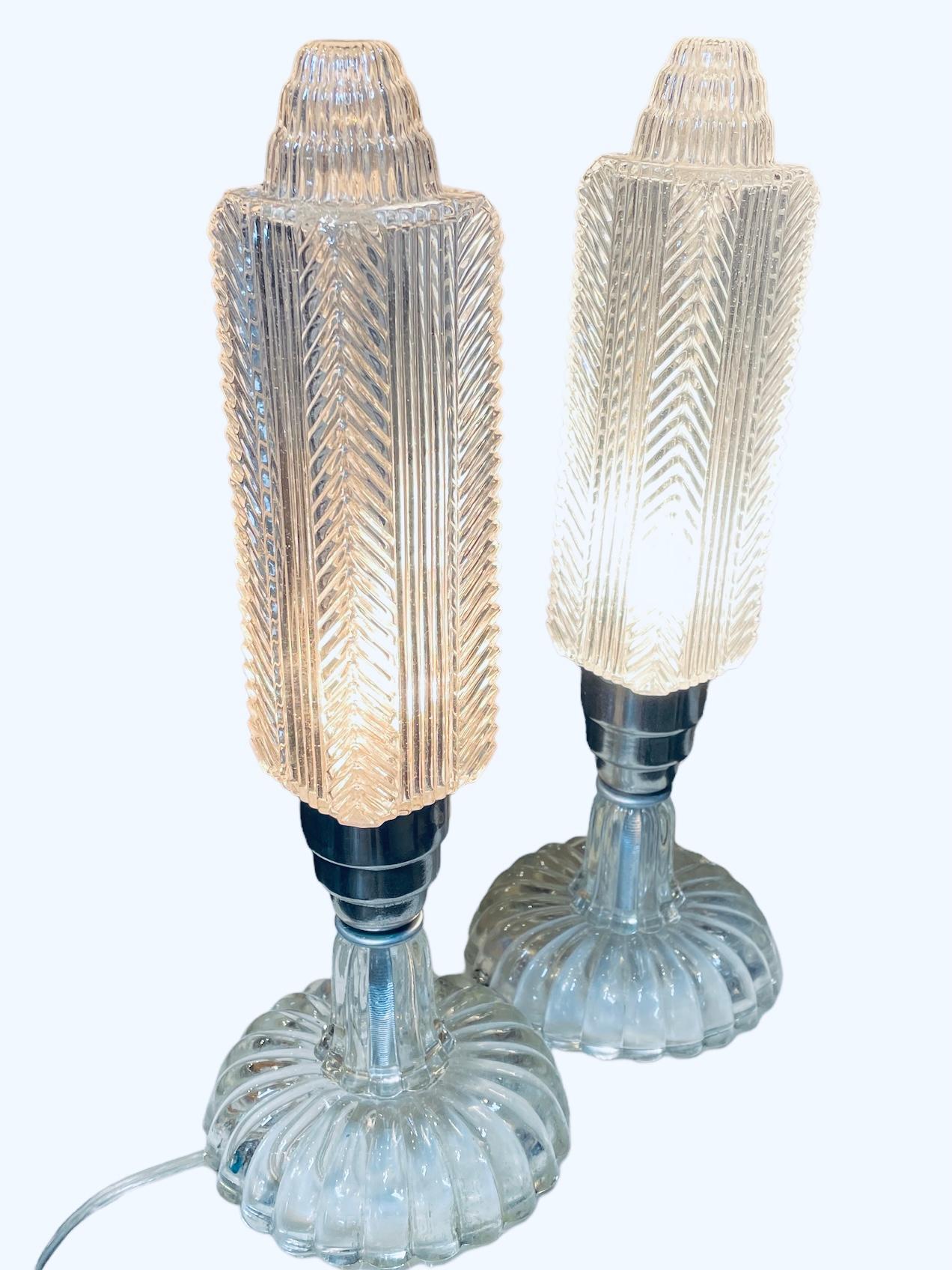 Inconnu Paire de lampes de table Art déco en cristal taillé en vente