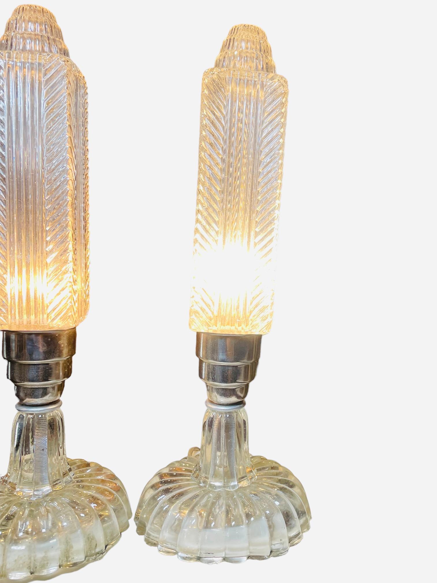 Fait main Paire de lampes de table Art déco en cristal taillé en vente
