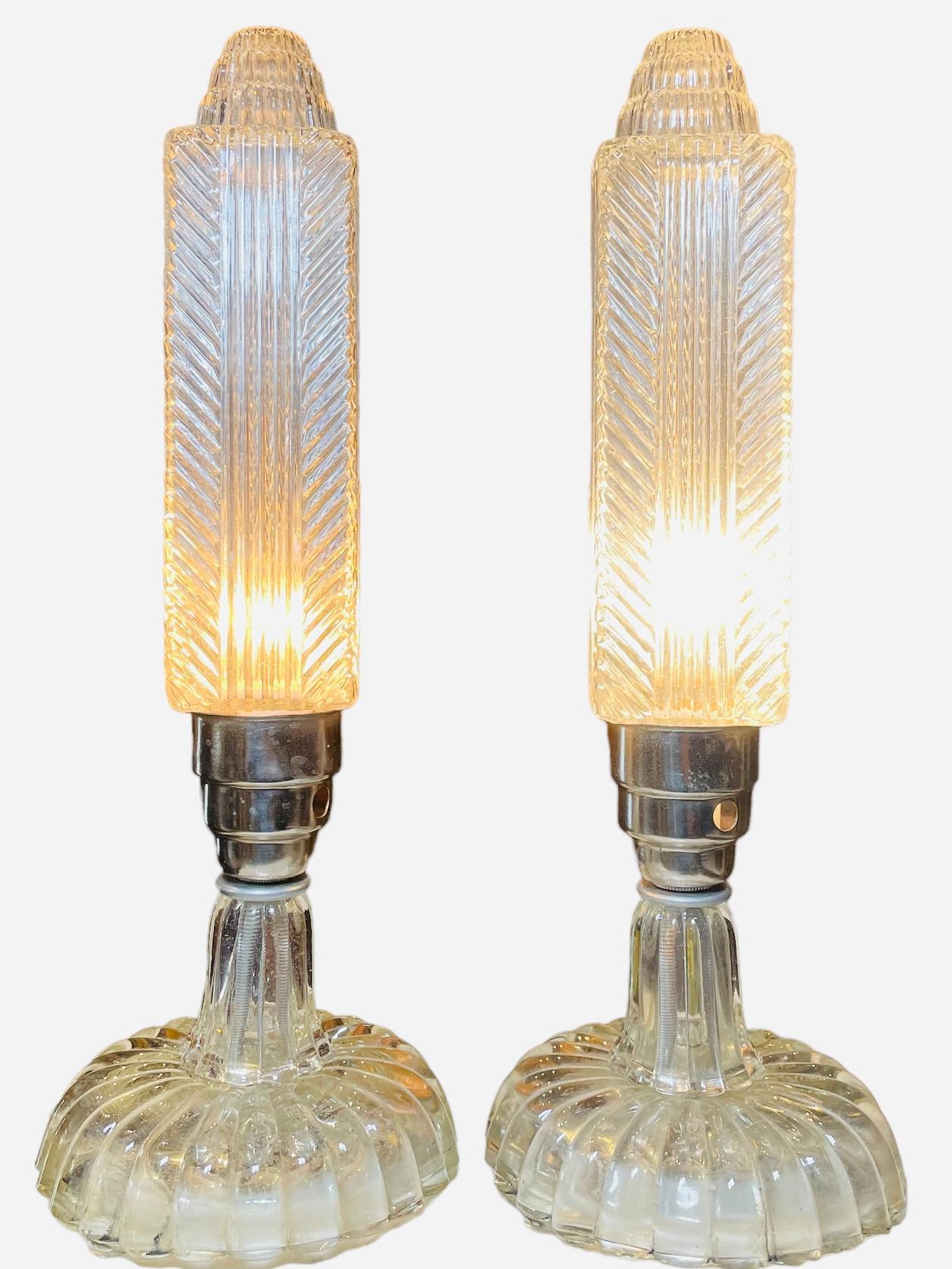 Paire de lampes de table Art déco en cristal taillé en vente 1