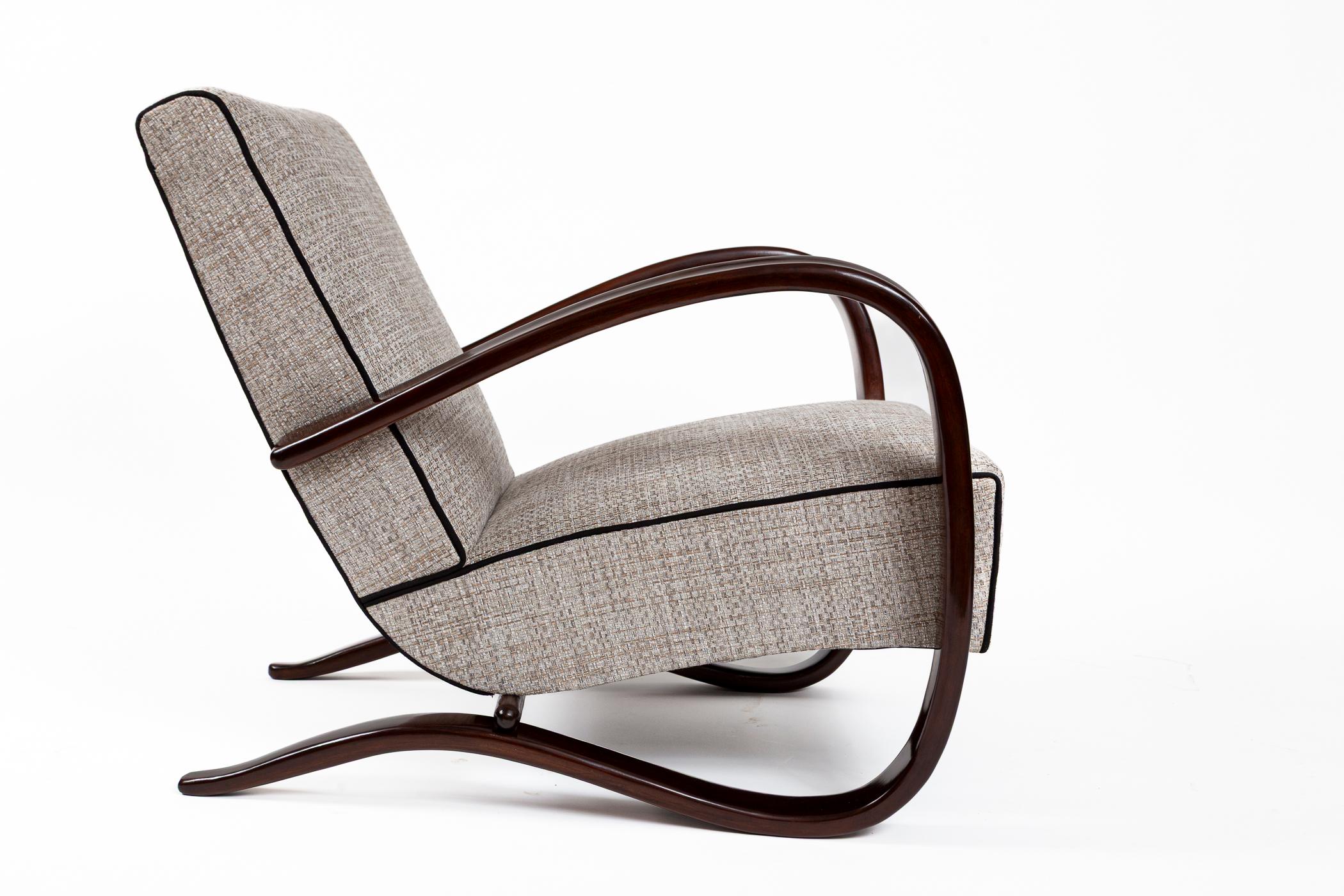20th Century Pair Of Art Deco Czech Lounge Chairs By Jindrich Halabala For Sale