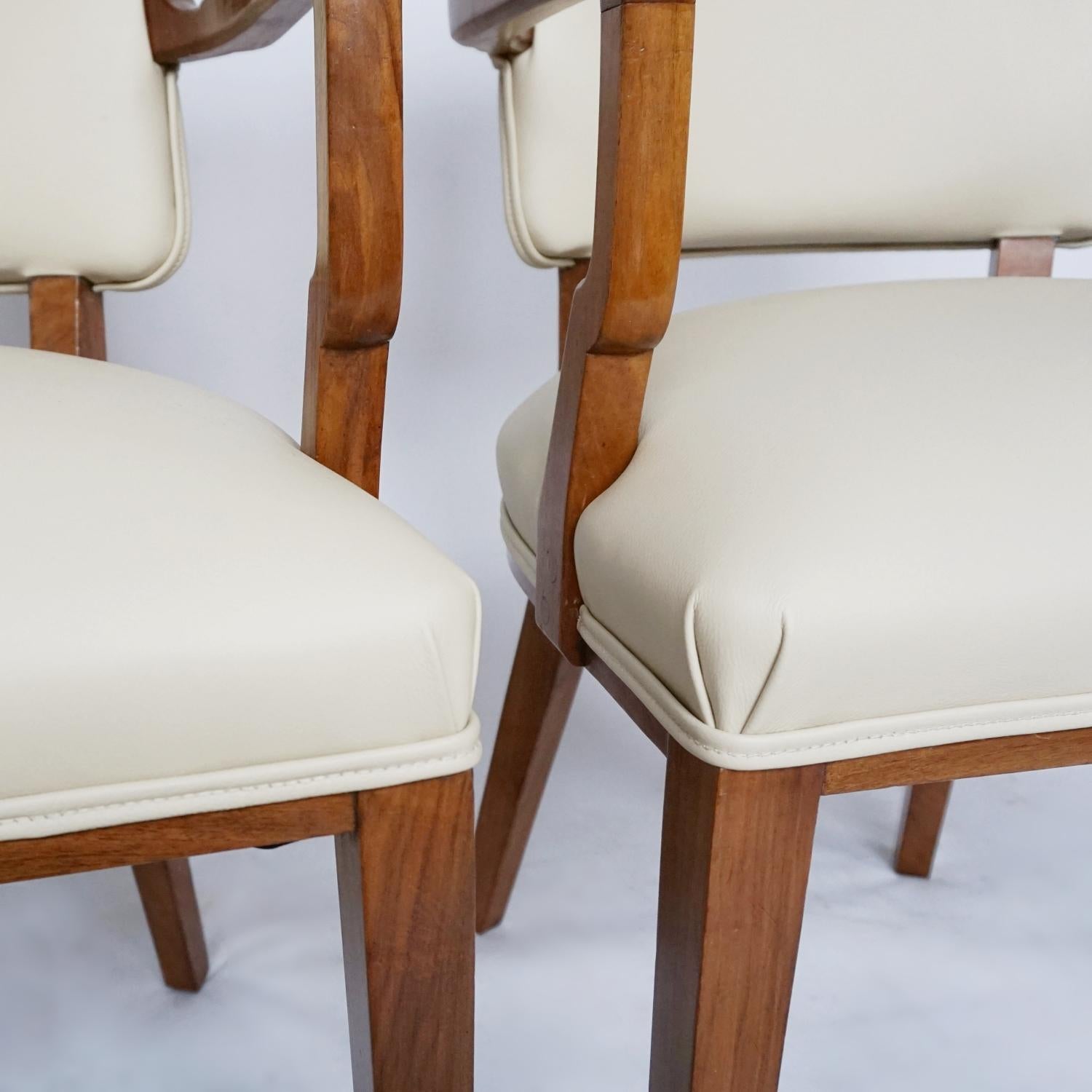 A pair of Art Deco desk chairs by Heal's of London. Solid and veneered walnut throughout. Re-upholstered in cream leather. 

Dimensions: H 85cm, W 53cm, D 47cm Seat H 49cm Seat D 45cm

Origin: English

Date: Circa 1935

Item No: