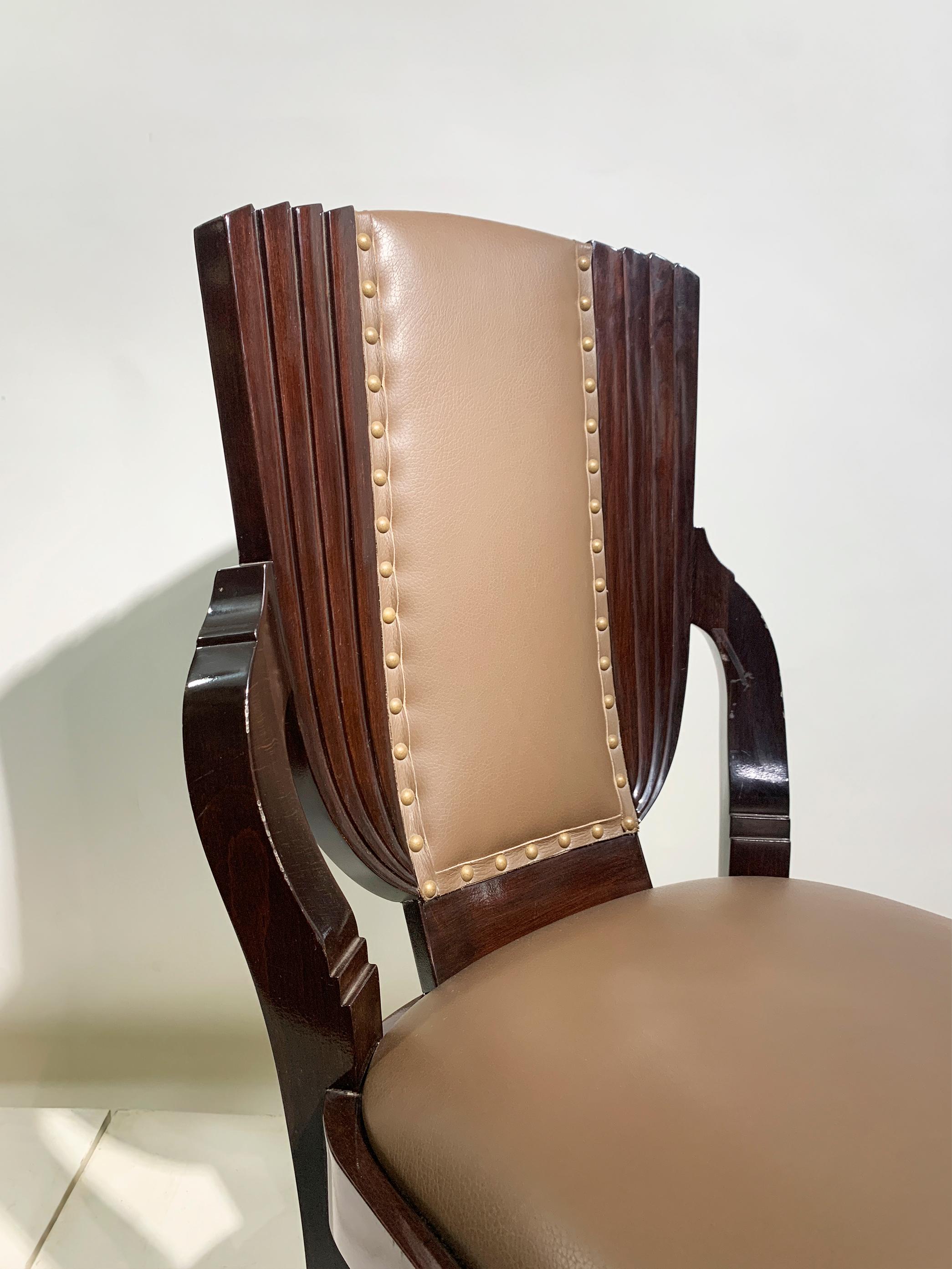 Paire de chaises de salle à manger Art Déco en Wood Wood sombre et  Cuir, Circa 1930s en vente 4
