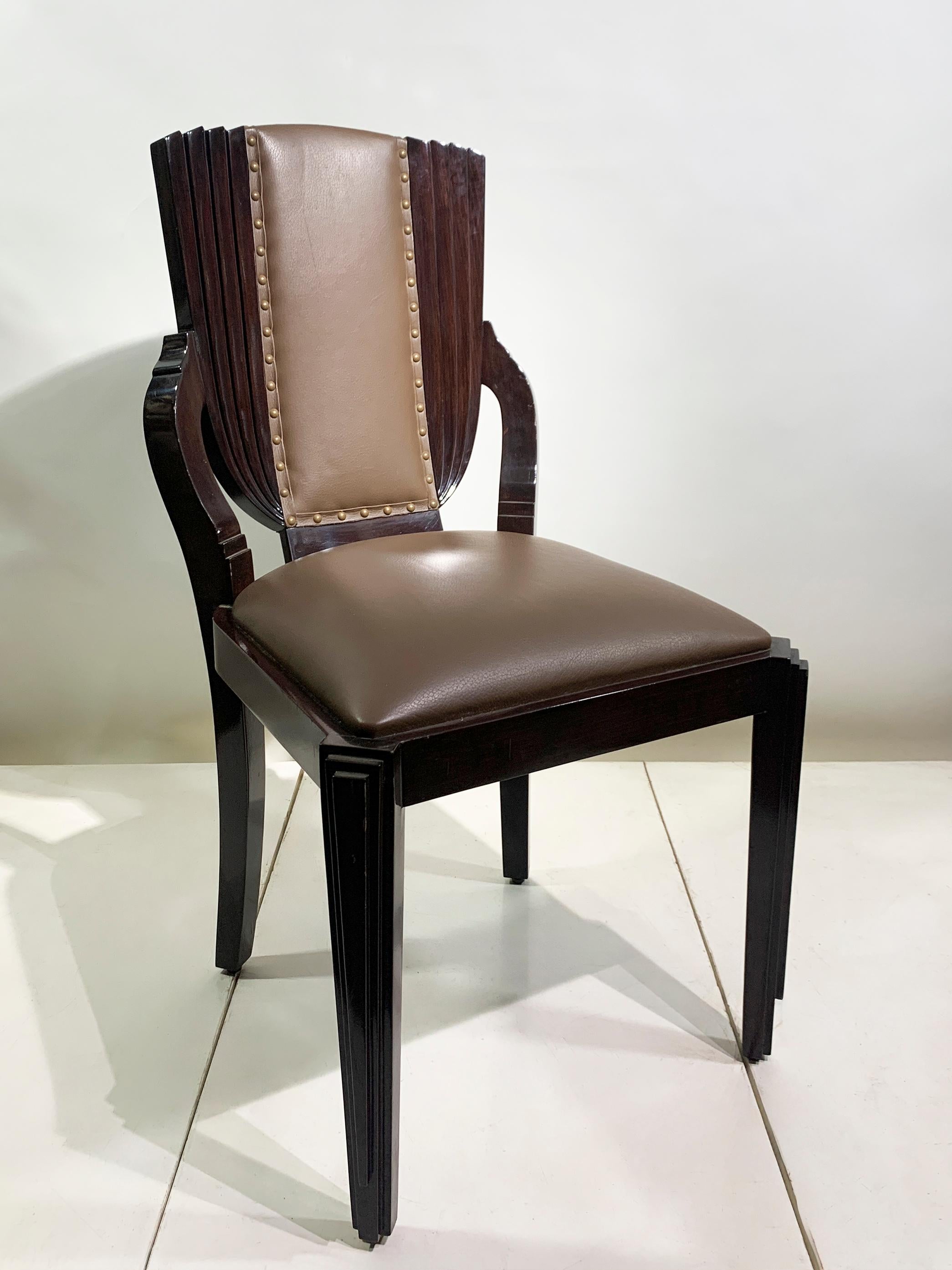 Paire de chaises de salle à manger Art Déco en Wood Wood sombre et  Cuir, Circa 1930s en vente 6