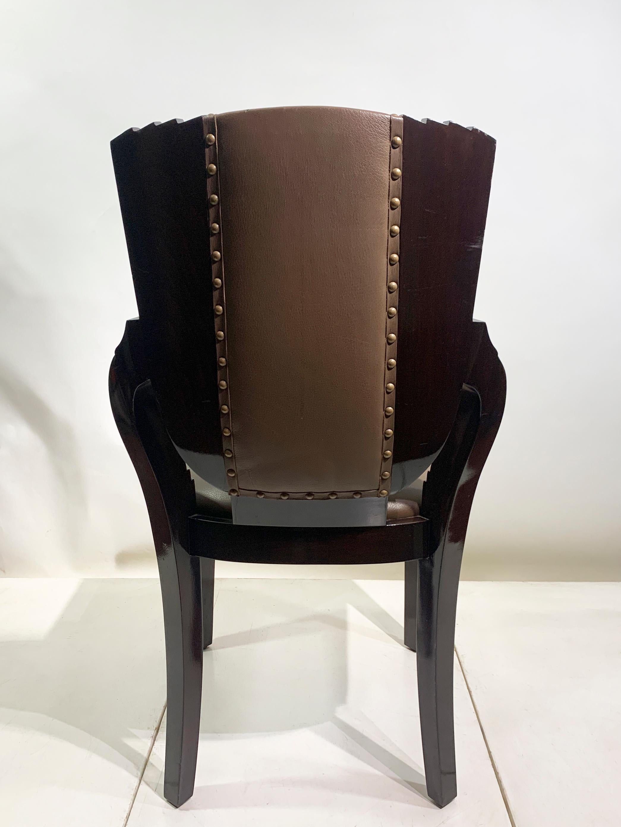 Paire de chaises de salle à manger Art Déco en Wood Wood sombre et  Cuir, Circa 1930s en vente 1