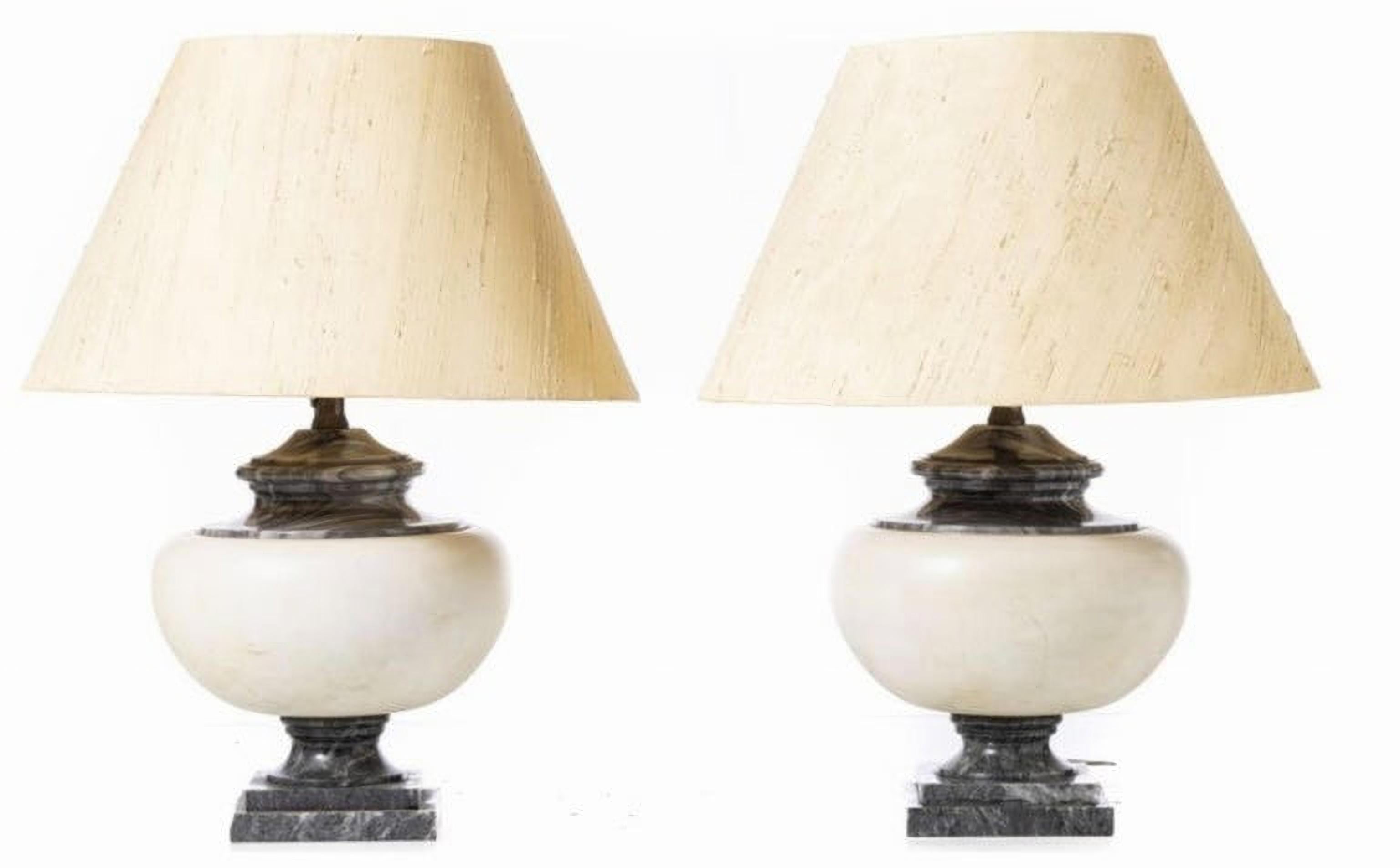 Pair of Art Deco 20th century Italian lamps
in marble and ceramic, fabric lampshade.
Usage signs.
Dec. Height: 92 cm
good conditions.