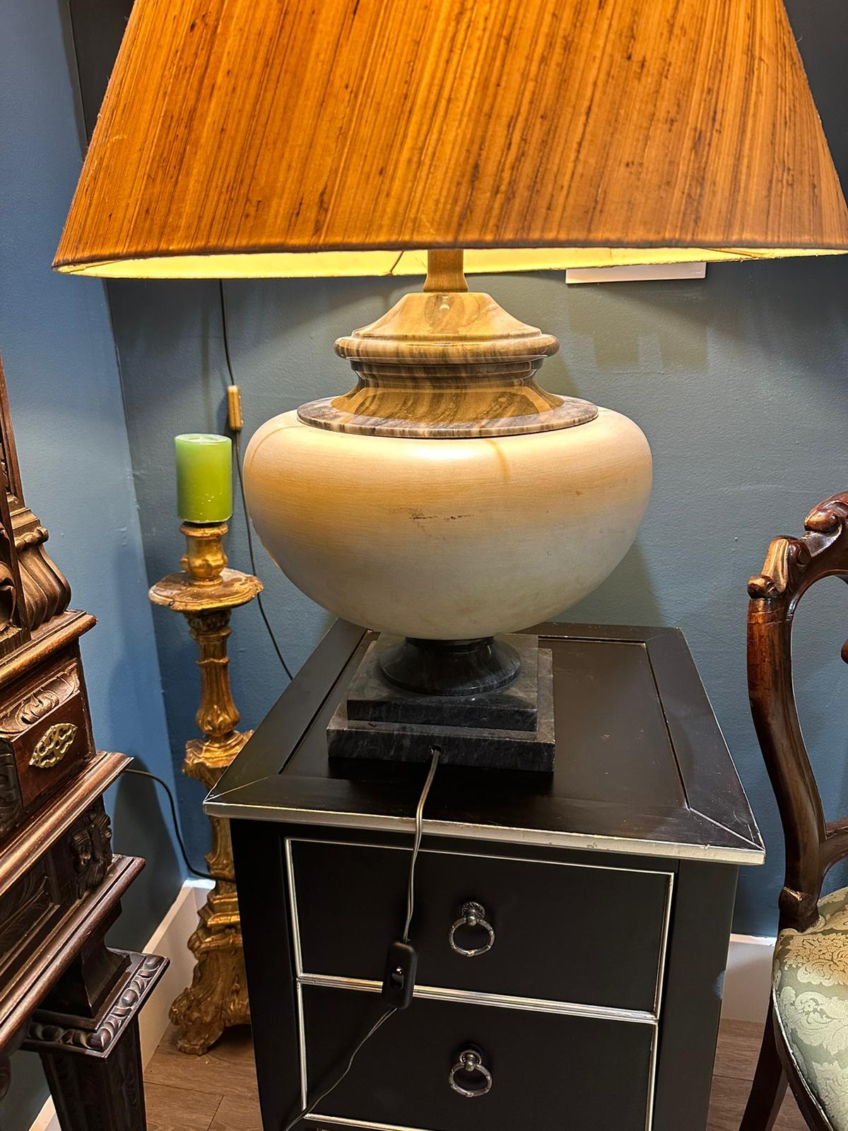 Paar italienische Art-Déco-Lampen des frühen 20. Jahrhunderts (Keramik) im Angebot