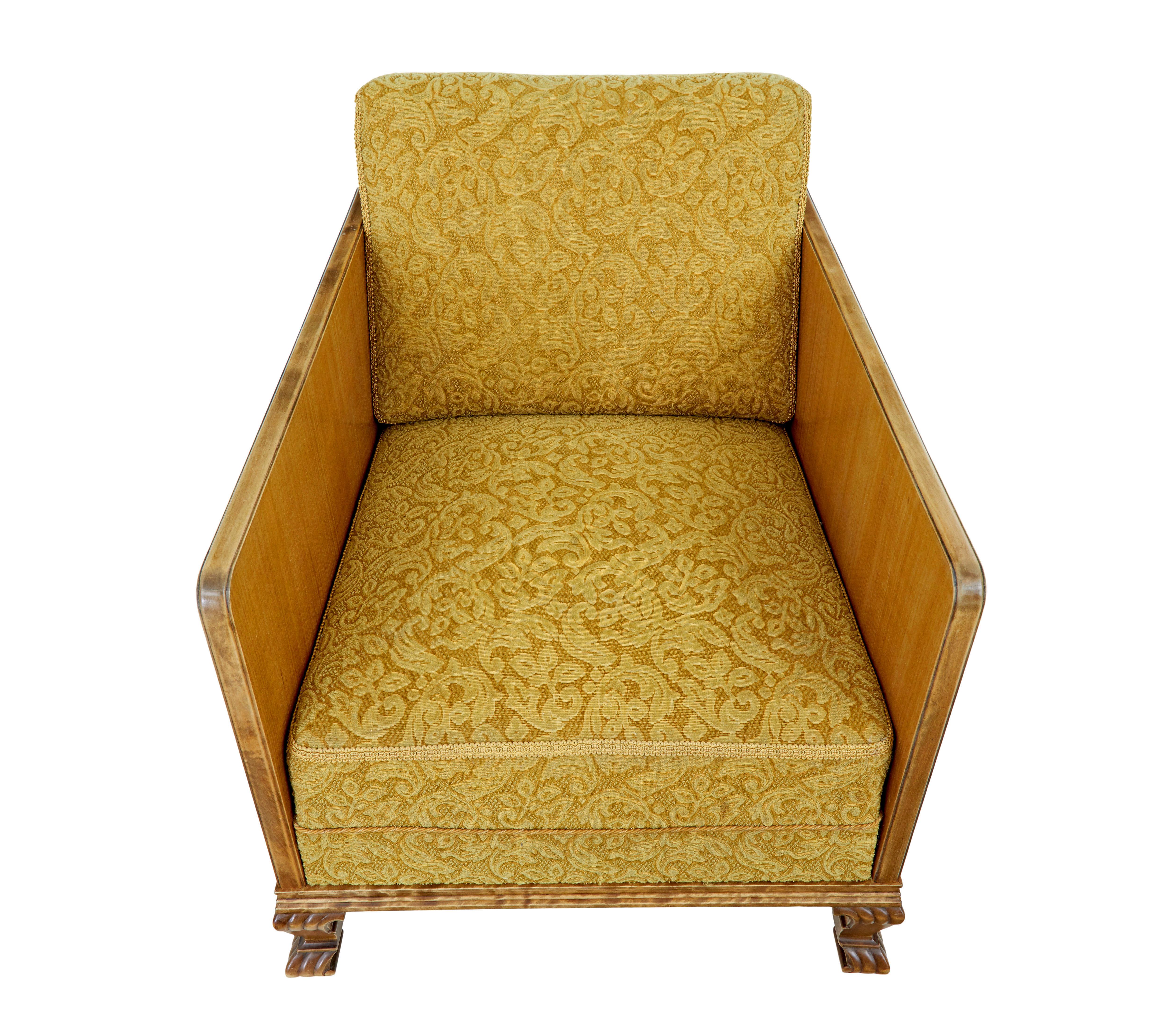 Paire de fauteuils club art déco en orme et bouleau vers 1930.

Paire de fauteuils scandinaves en orme de belle qualité, cadre latéral fin en orme avec cordes en acajou et détails contrastés en noyer, complété par un motif en bouleau teinté