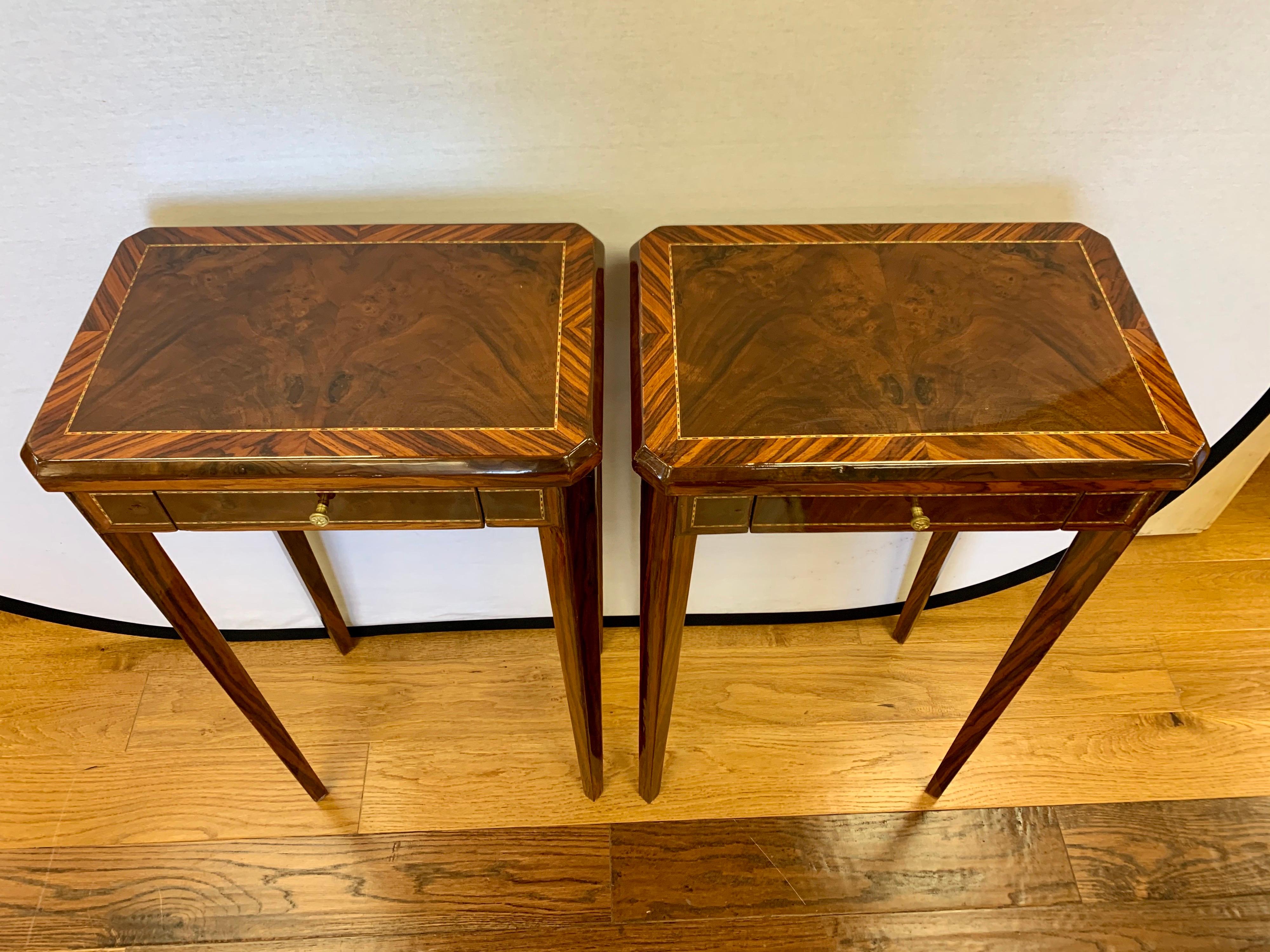 Pair of Art Deco End Side Occasional Tables with Inlay In Good Condition In West Hartford, CT