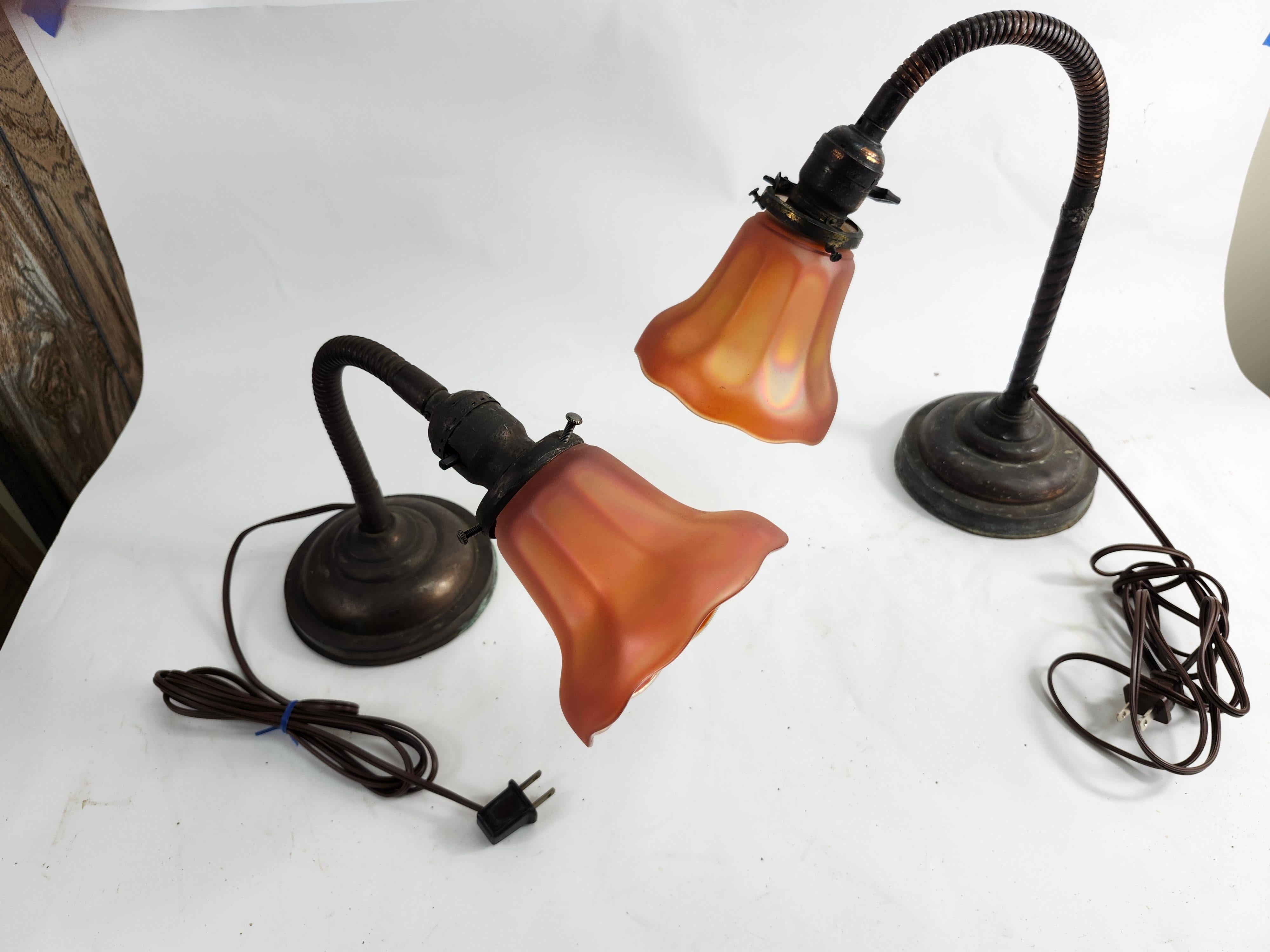 Paire de lampes de bureau à col de cygne de l'époque Art Déco avec abat-jours Aurène en vente 2