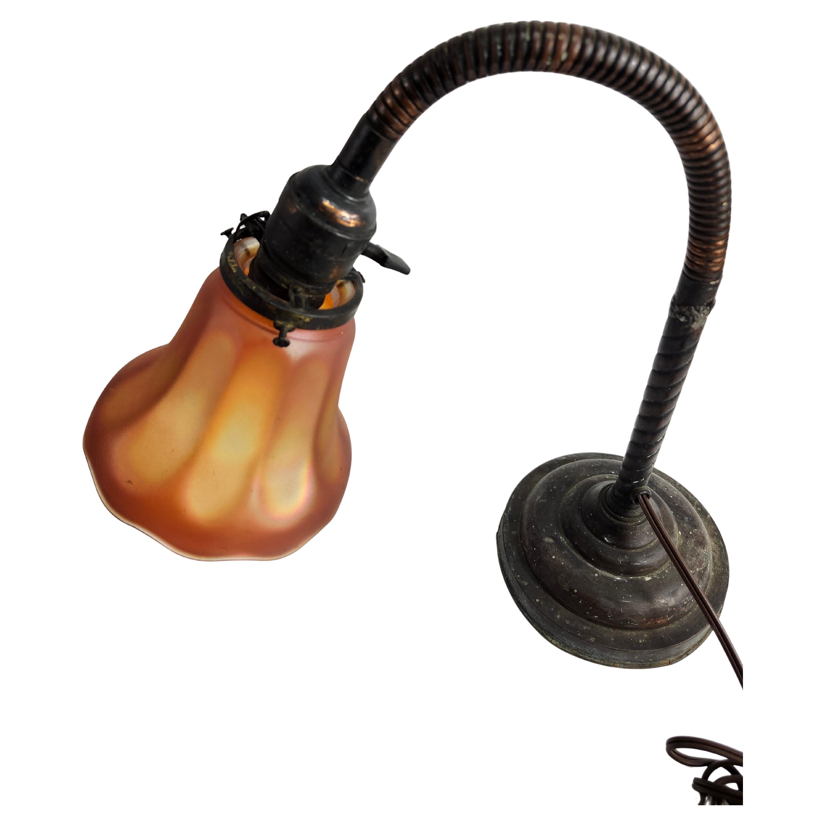 Paire de lampes de bureau à col de cygne de l'époque Art Déco avec abat-jours Aurène Bon état - En vente à Port Jervis, NY