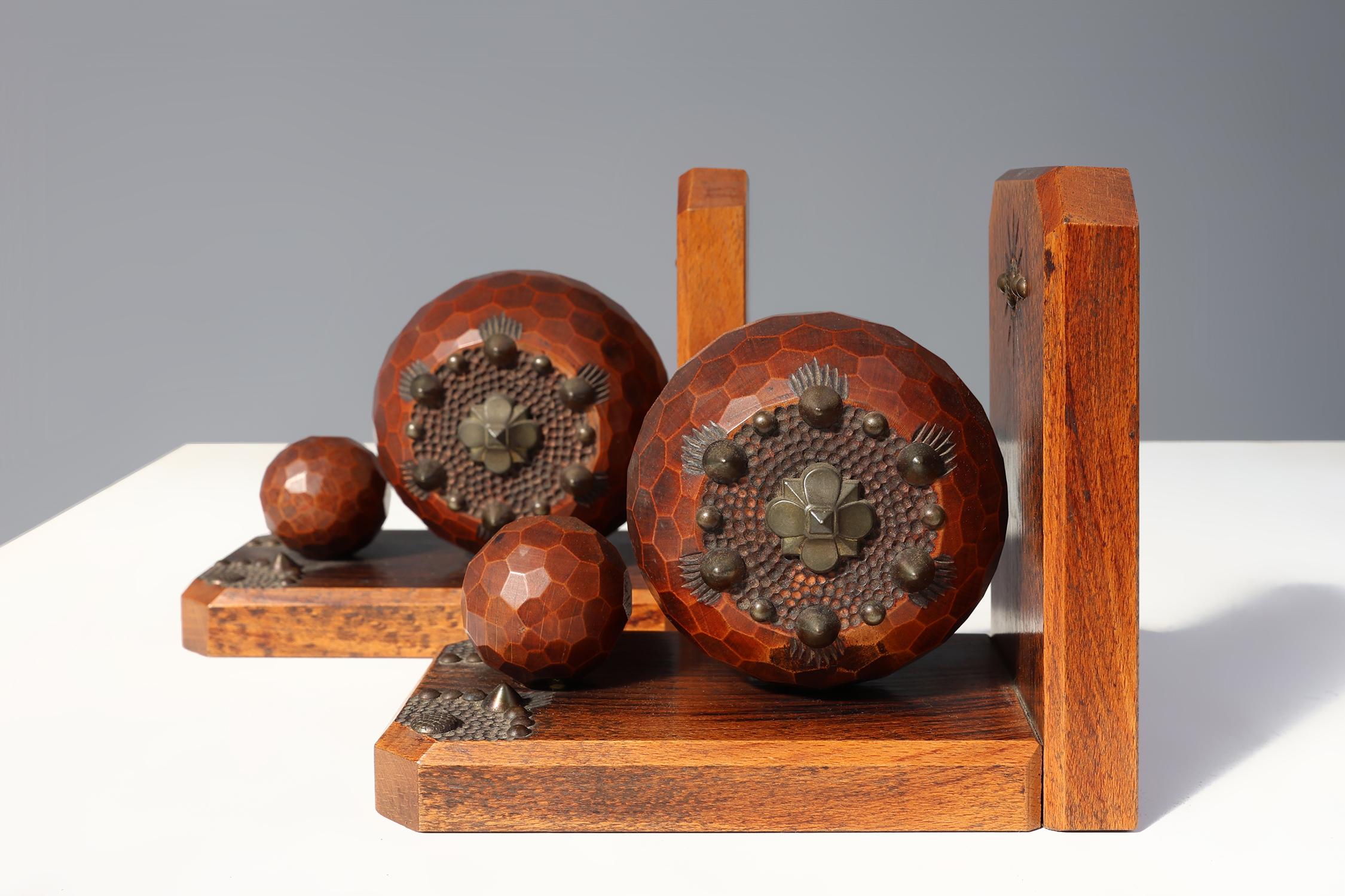 French Pair of Art Deco faceted ball bookends in oak with metal decorations, France For Sale