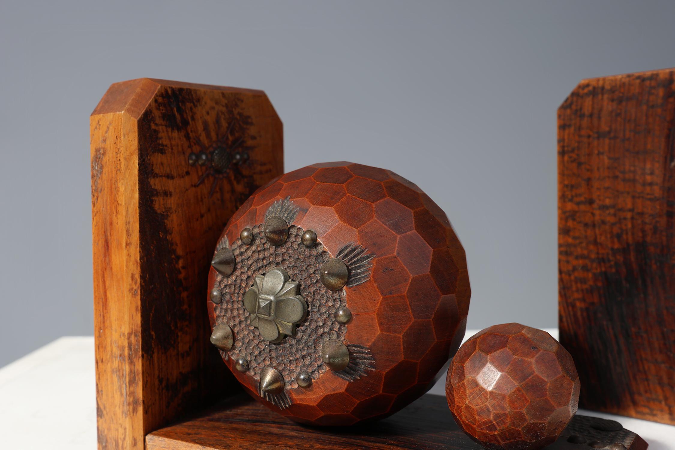 Faceted Pair of Art Deco faceted ball bookends in oak with metal decorations, France For Sale