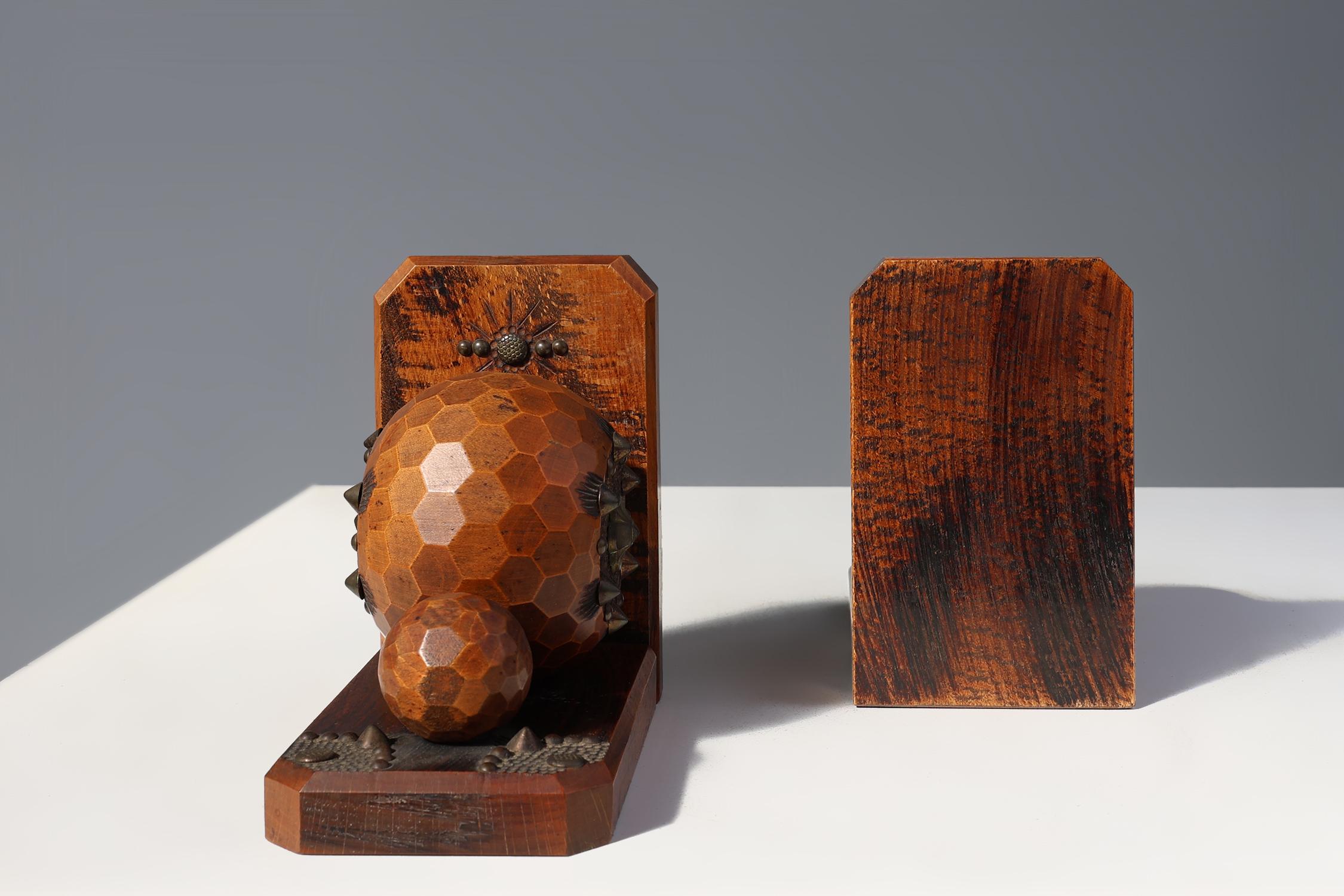 Metal Pair of Art Deco faceted ball bookends in oak with metal decorations, France For Sale