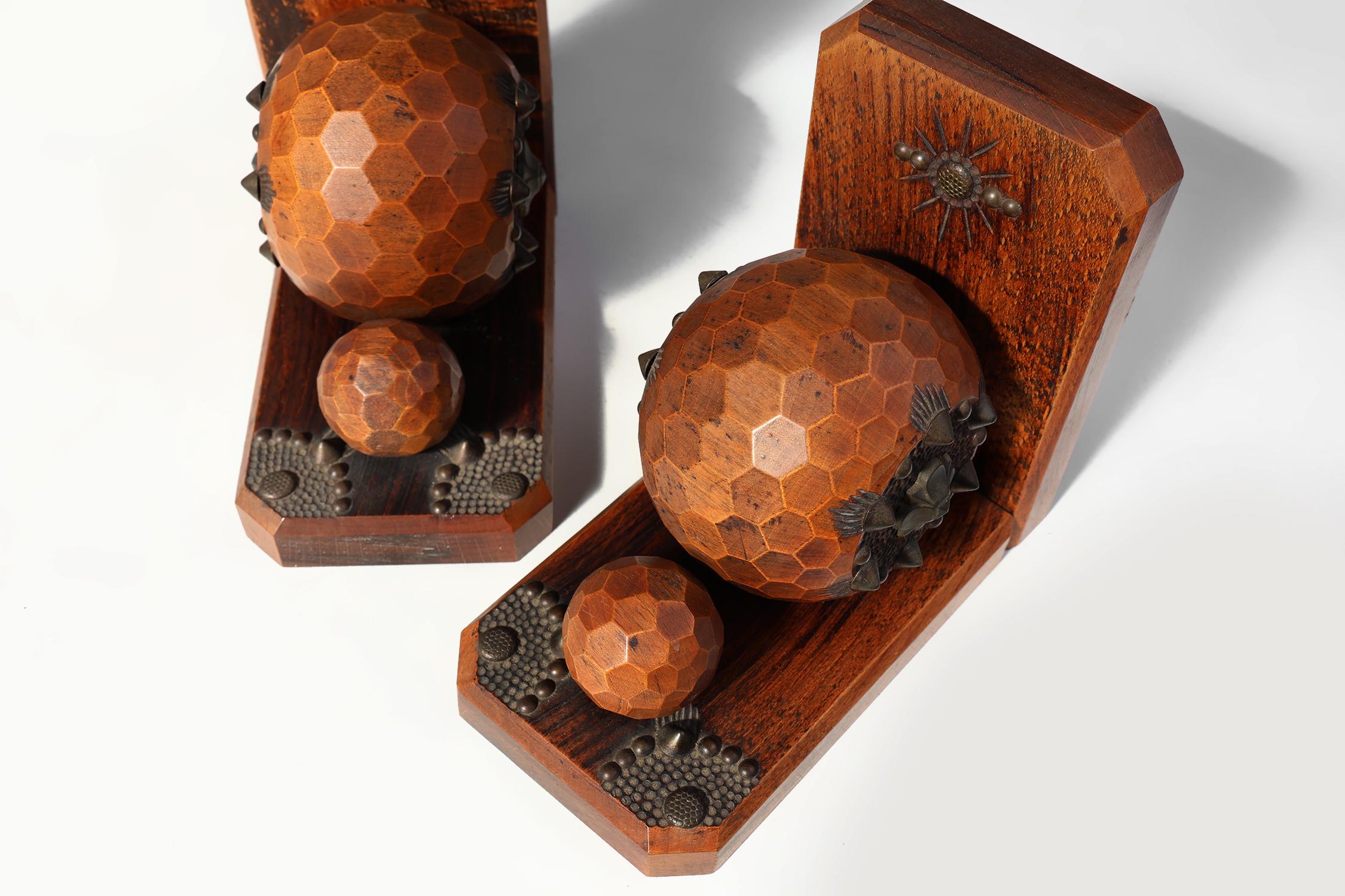 Pair of Art Deco faceted ball bookends in oak with metal decorations, France For Sale 1