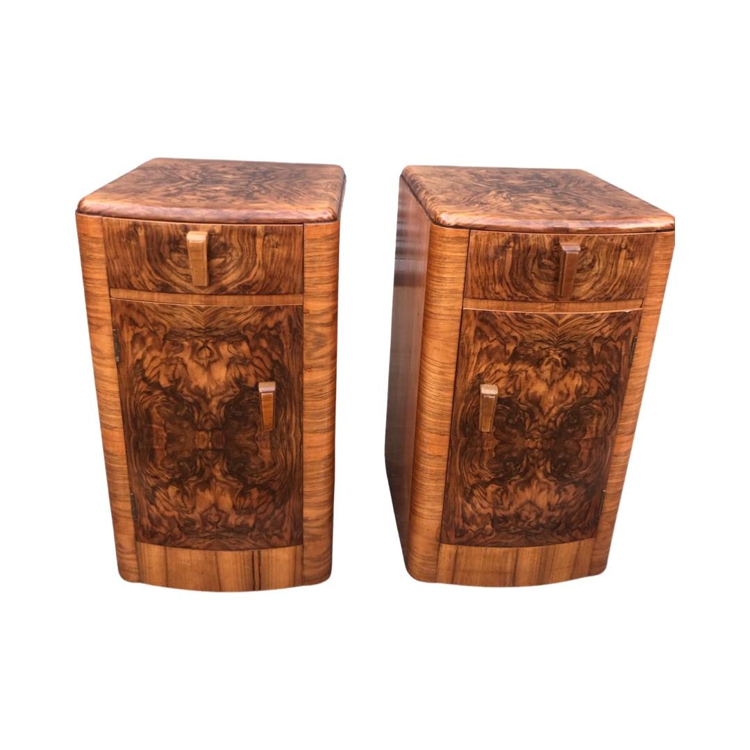 Pair of Art Deco Figued Walnut Nightstands/Bedside Cabinets 6