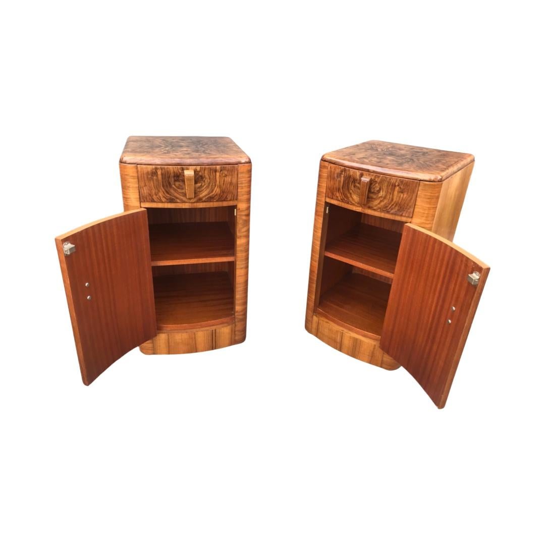 Mid-20th Century Pair of Art Deco Figued Walnut Nightstands/Bedside Cabinets