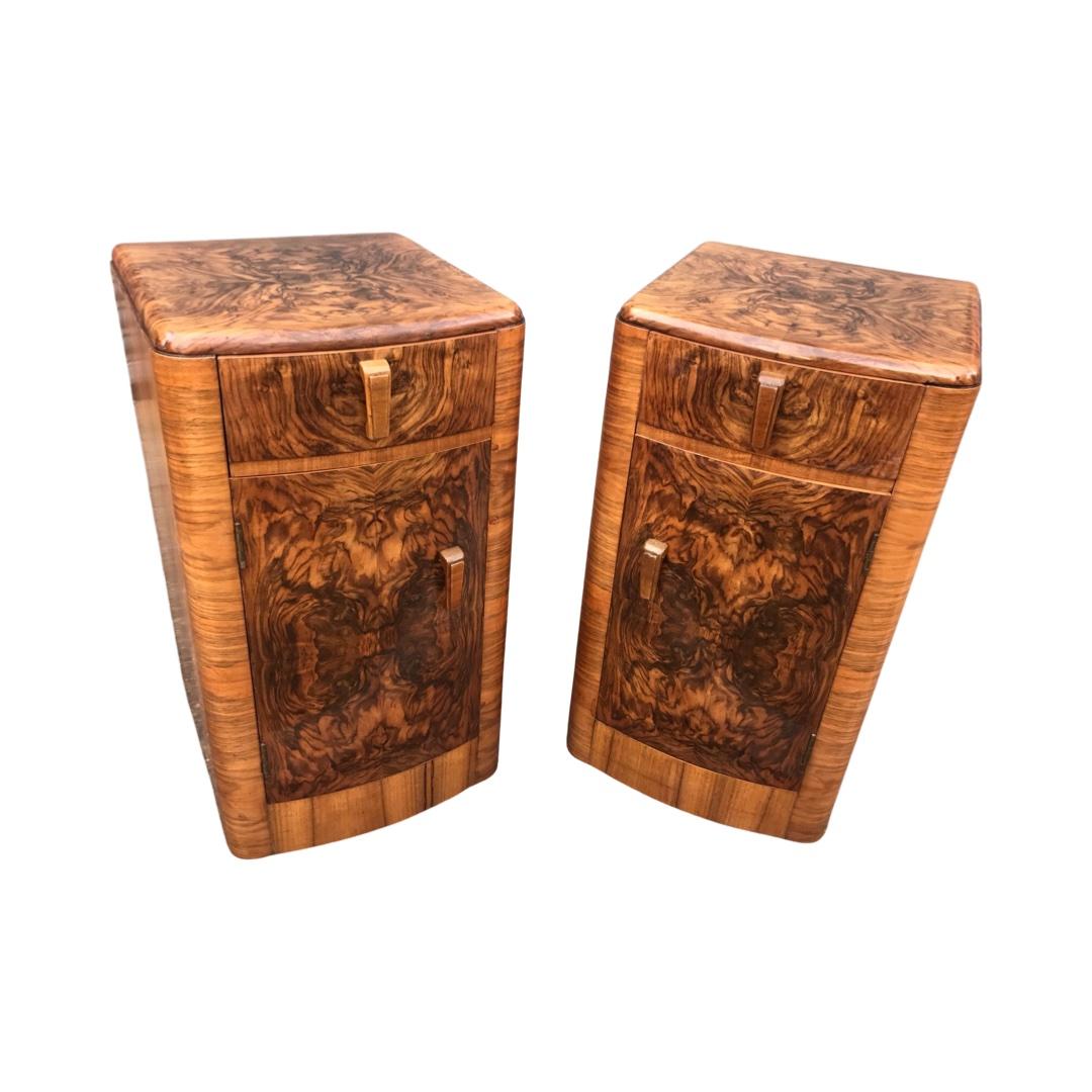 Pair of Art Deco Figued Walnut Nightstands/Bedside Cabinets 4