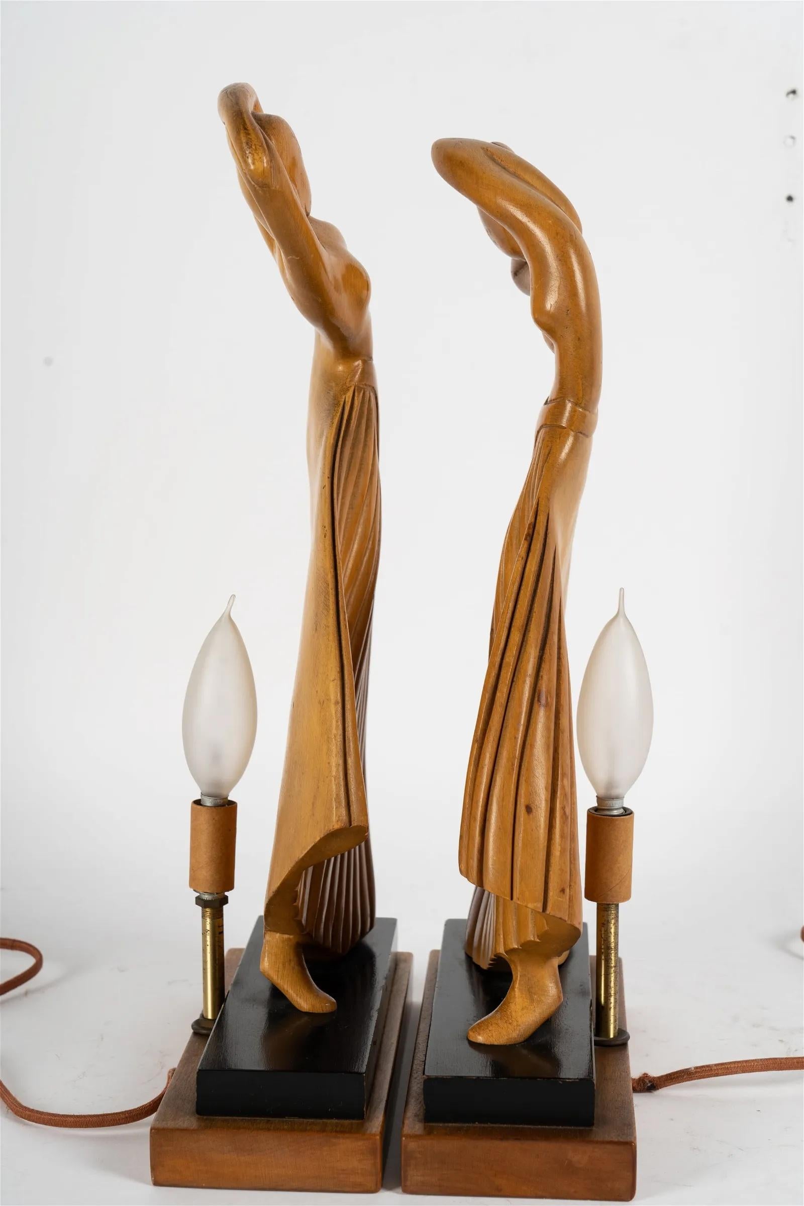 Paire de lampes de table Art Deco Figural Dancer en Wood Carved Circa 1920's en vente 2