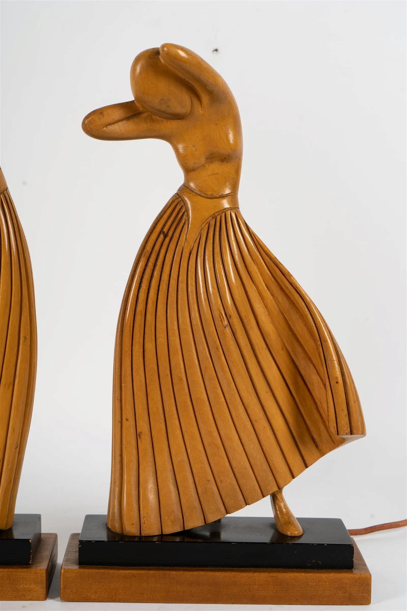Art déco Paire de lampes de table Art Deco Figural Dancer en Wood Carved Circa 1920's en vente
