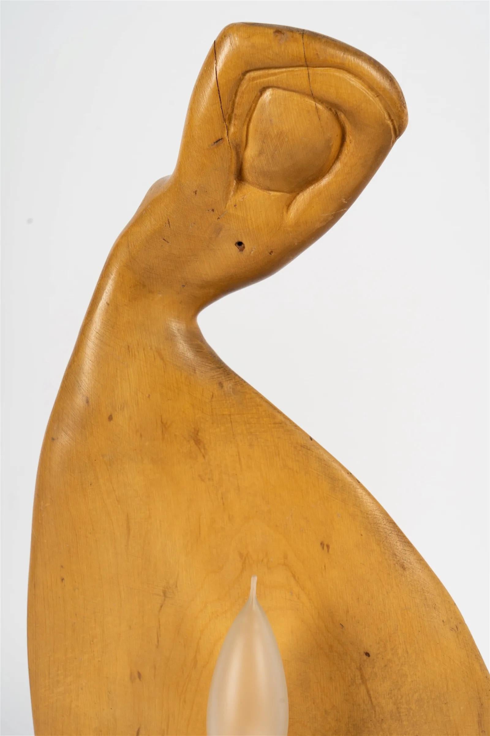 Paire de lampes de table Art Deco Figural Dancer en Wood Carved Circa 1920's Bon état - En vente à Los Angeles, CA