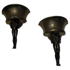 Paar figurale Art Deco-Leuchter, Messing und Bronze, Frankreich um 1920