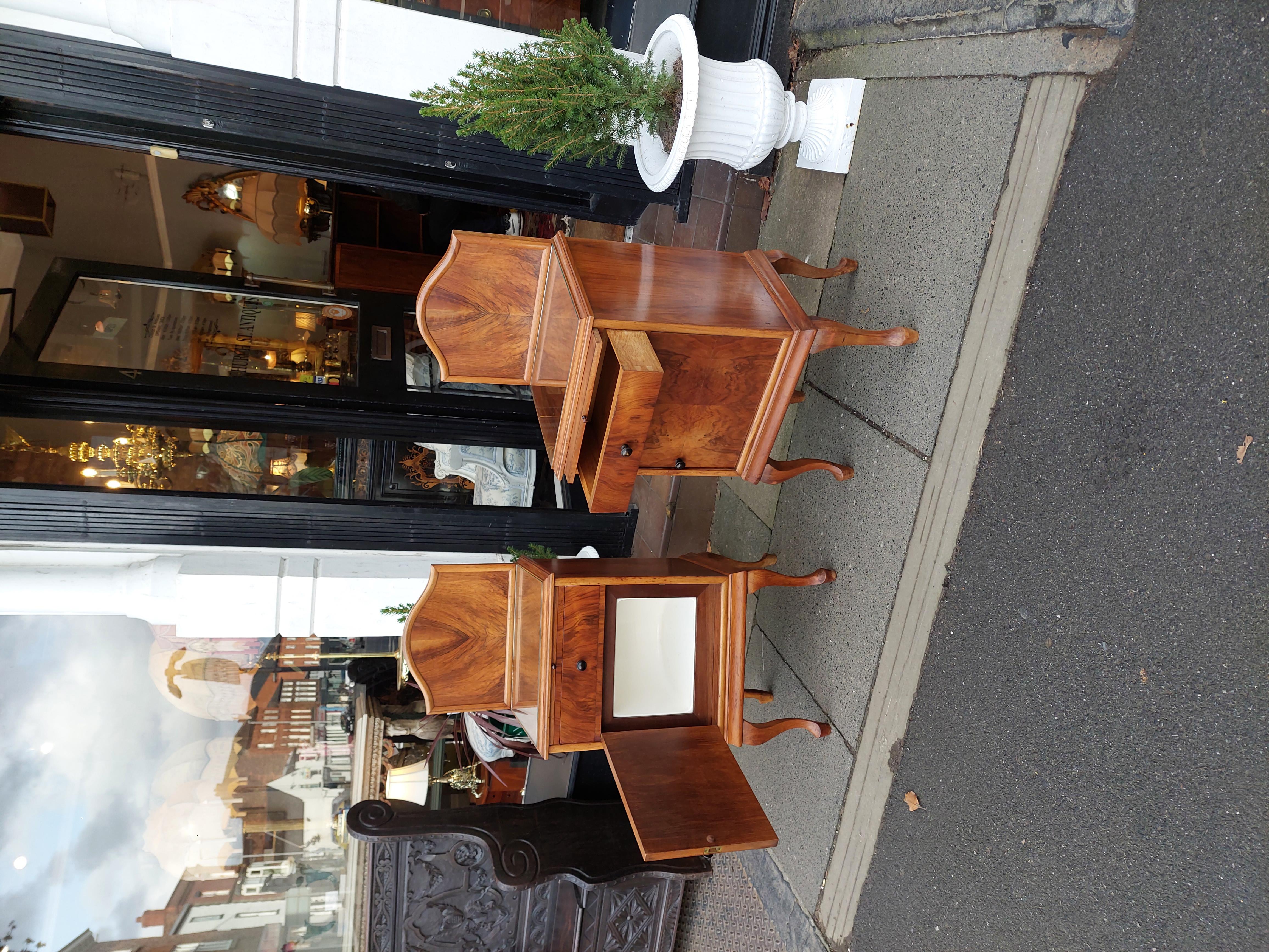 French Pair of Art Deco Figured Walnut Bedside Cabinets For Sale
